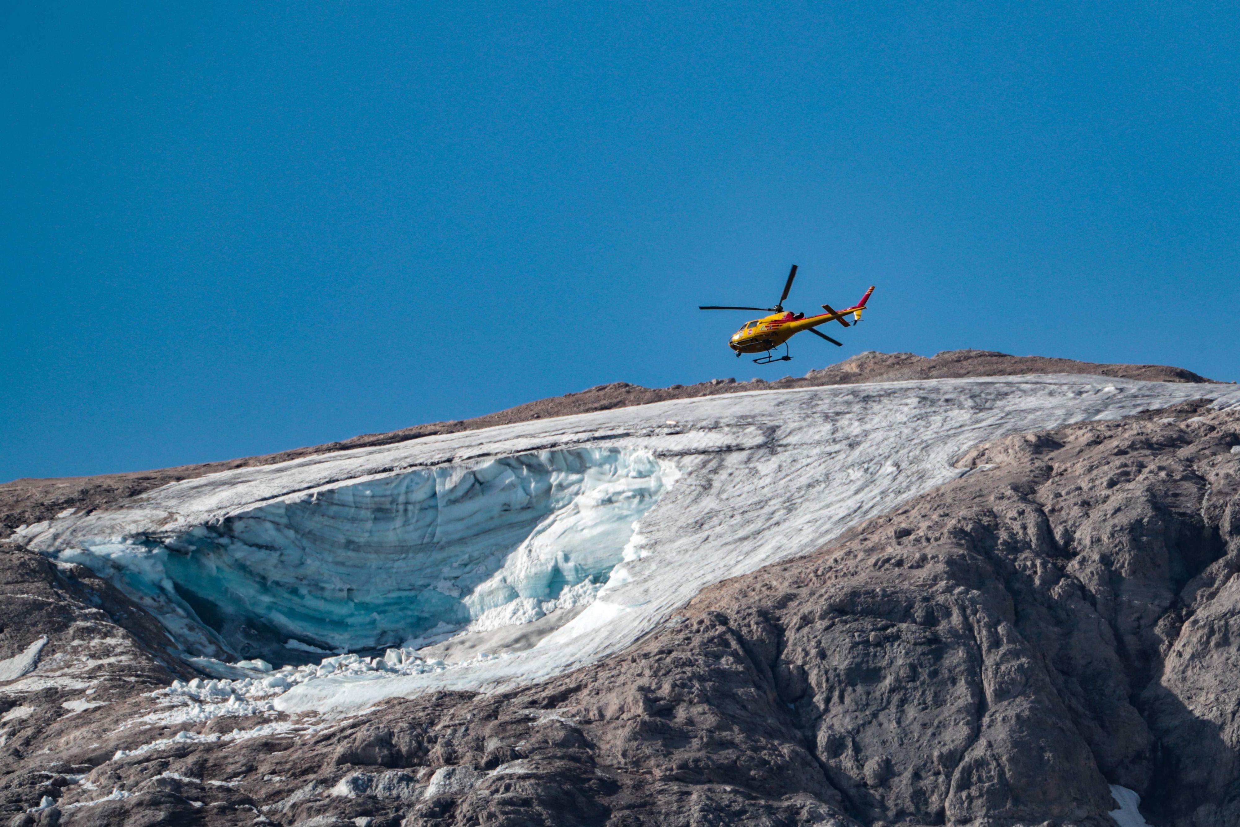 Zahlreiche Personen werden nach dem Gletschersturz in den Dolomiten vermisst.