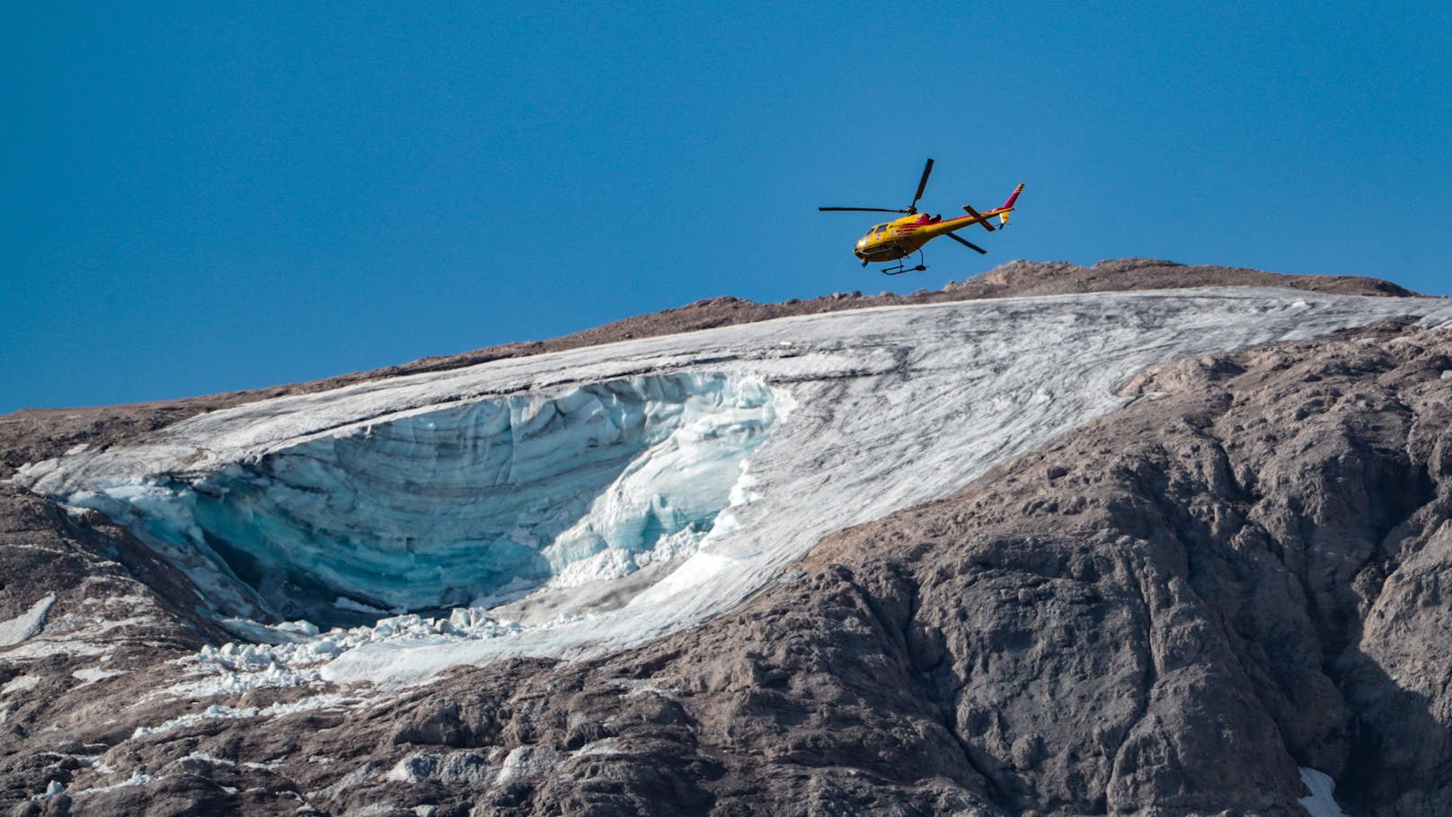 Zahlreiche Personen werden nach dem Gletschersturz in den Dolomiten vermisst.