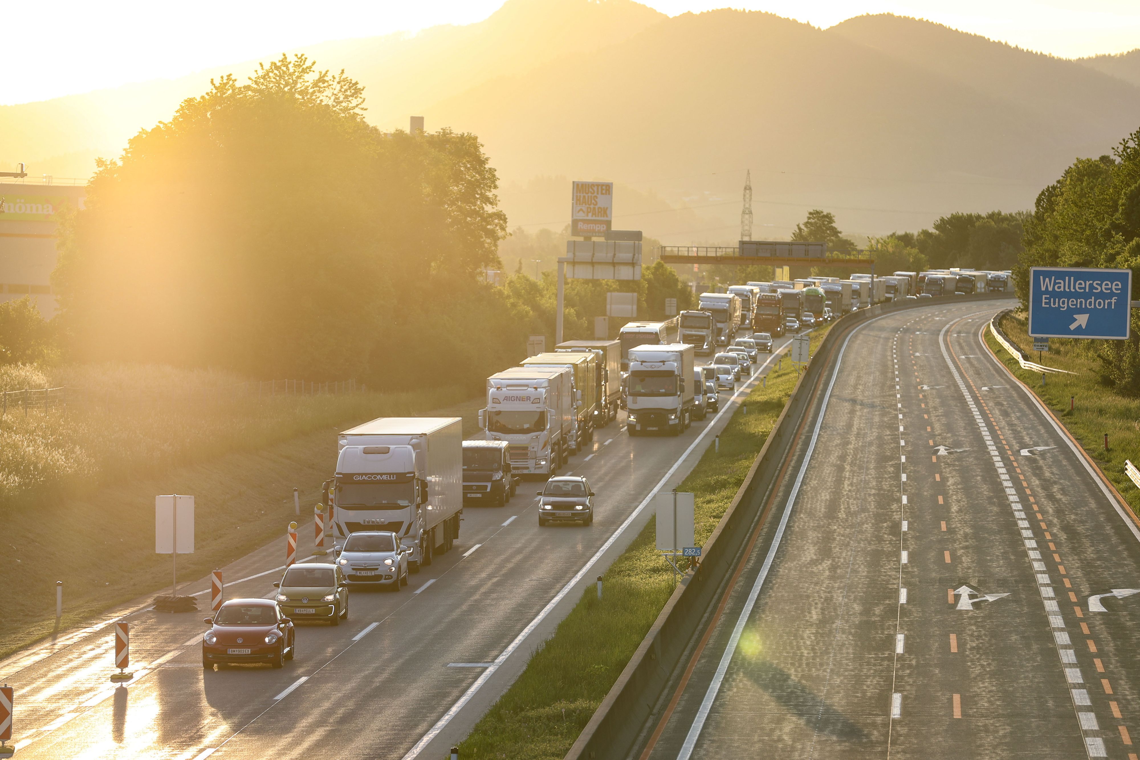 Stau auf der A1 bei Eugendorf. (Archivbild)