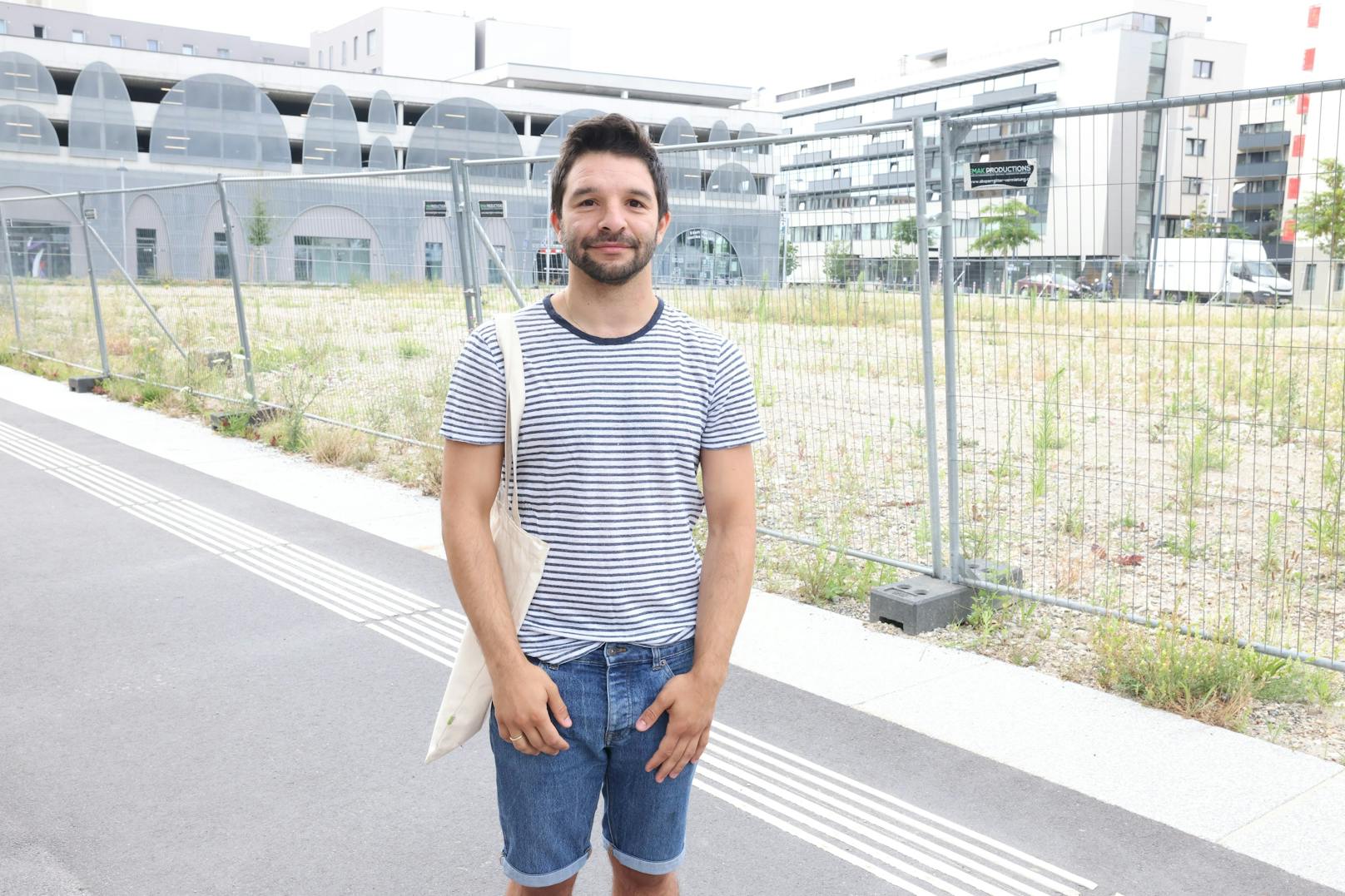 Sascha (27) ist gerne mit dem Rad in der U-Bahn unterwegs – im Ersatzbus ist das nicht möglich.