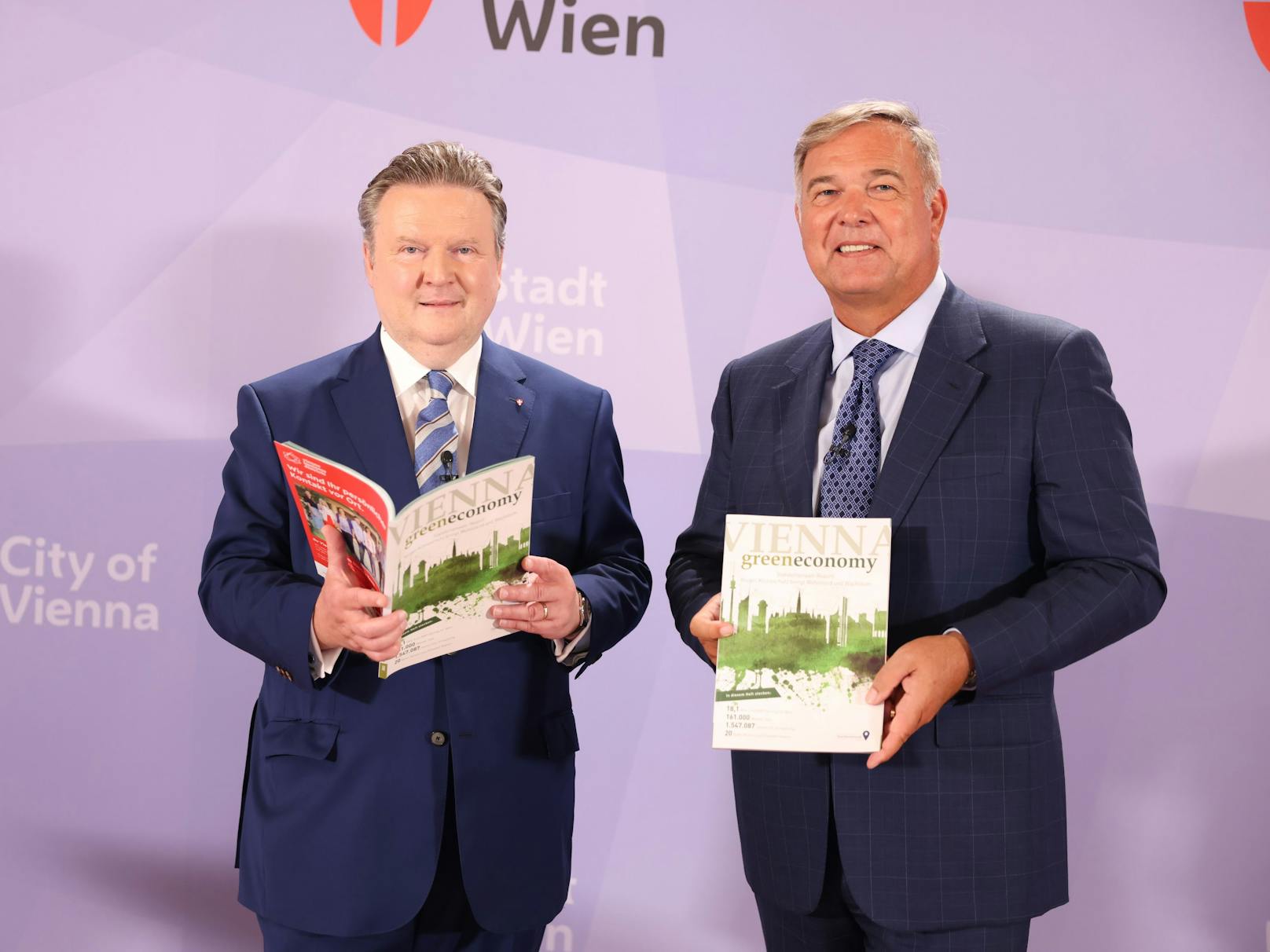 Michael Ludwig (SPÖ) und Wirtschaftskammer-Präsident Walter Ruck präsentieren den "vienna green economy Report".