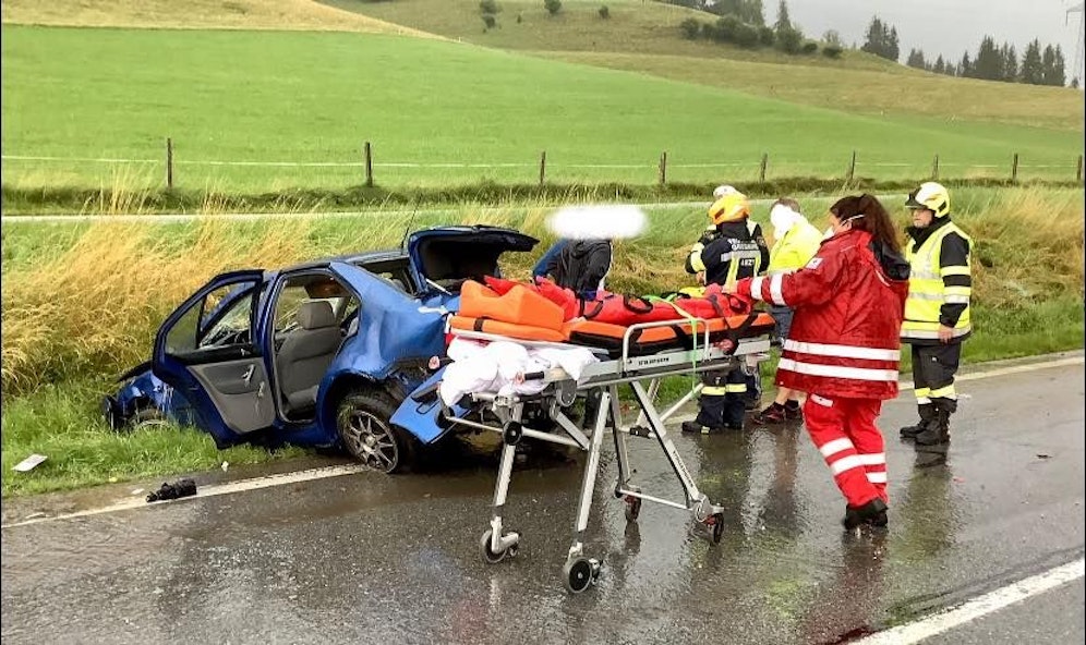 Neben der Rettung standen auch die Feuerwehren aus Diemlern-Oberstuttern, St. Martin am Grimming und Gröbming im Einsatz.