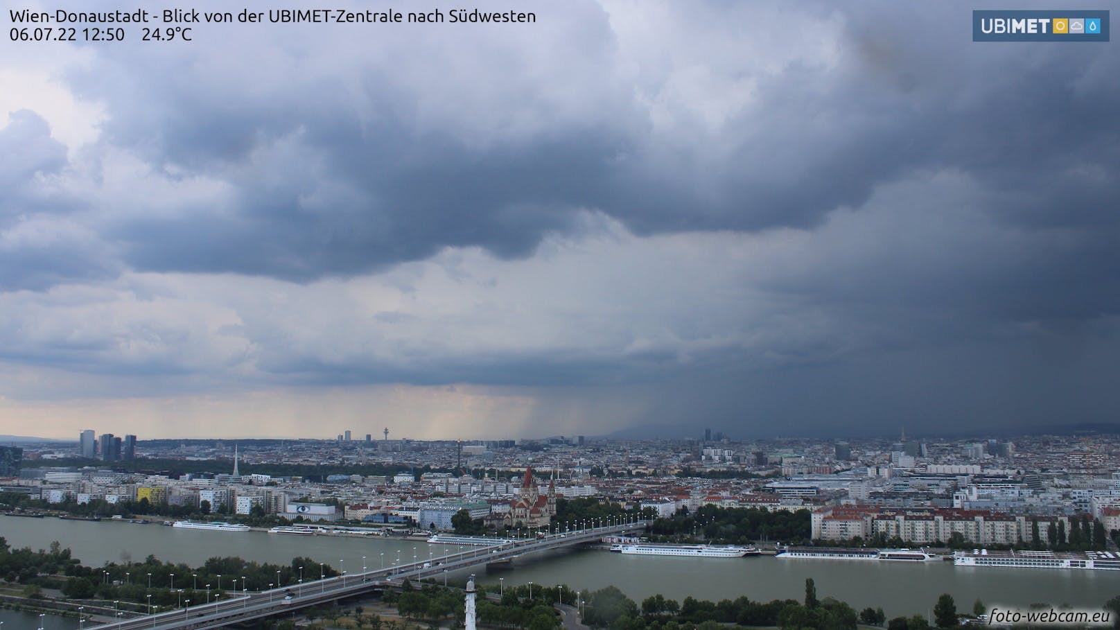 Die Regenwalze war von der UBIMET-Zentrale in der Donaustadt bestens zu sehen.