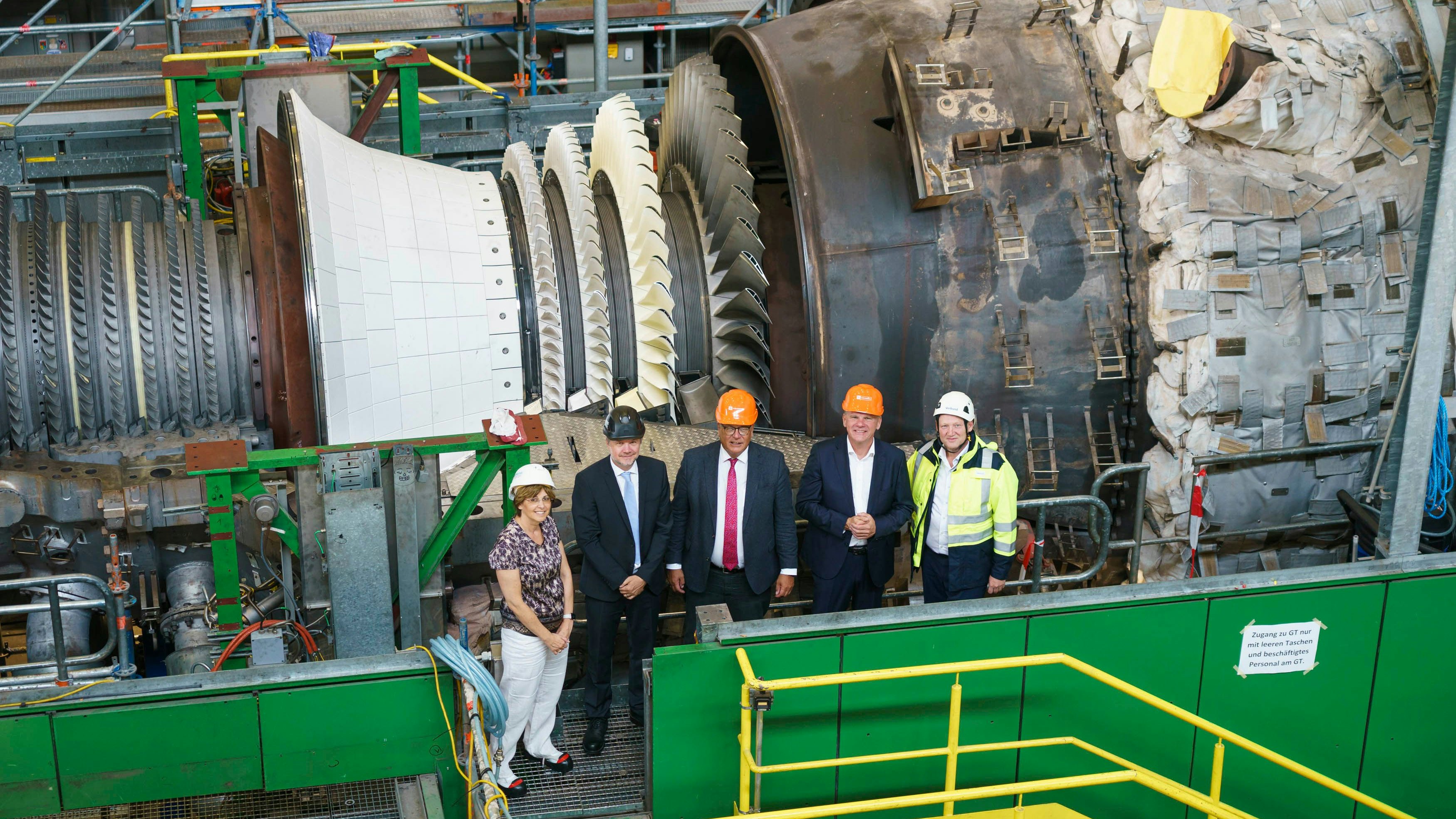 Foto-Medientermin & Lokalaugenschein beim Kraftwerk Donaustadt: weltweit erster Wasserstoff-Betriebsversuch in Wiener Gasturbine; © Wien Energie/FOTObyHOFER/Christian Hofer, 06.07.22