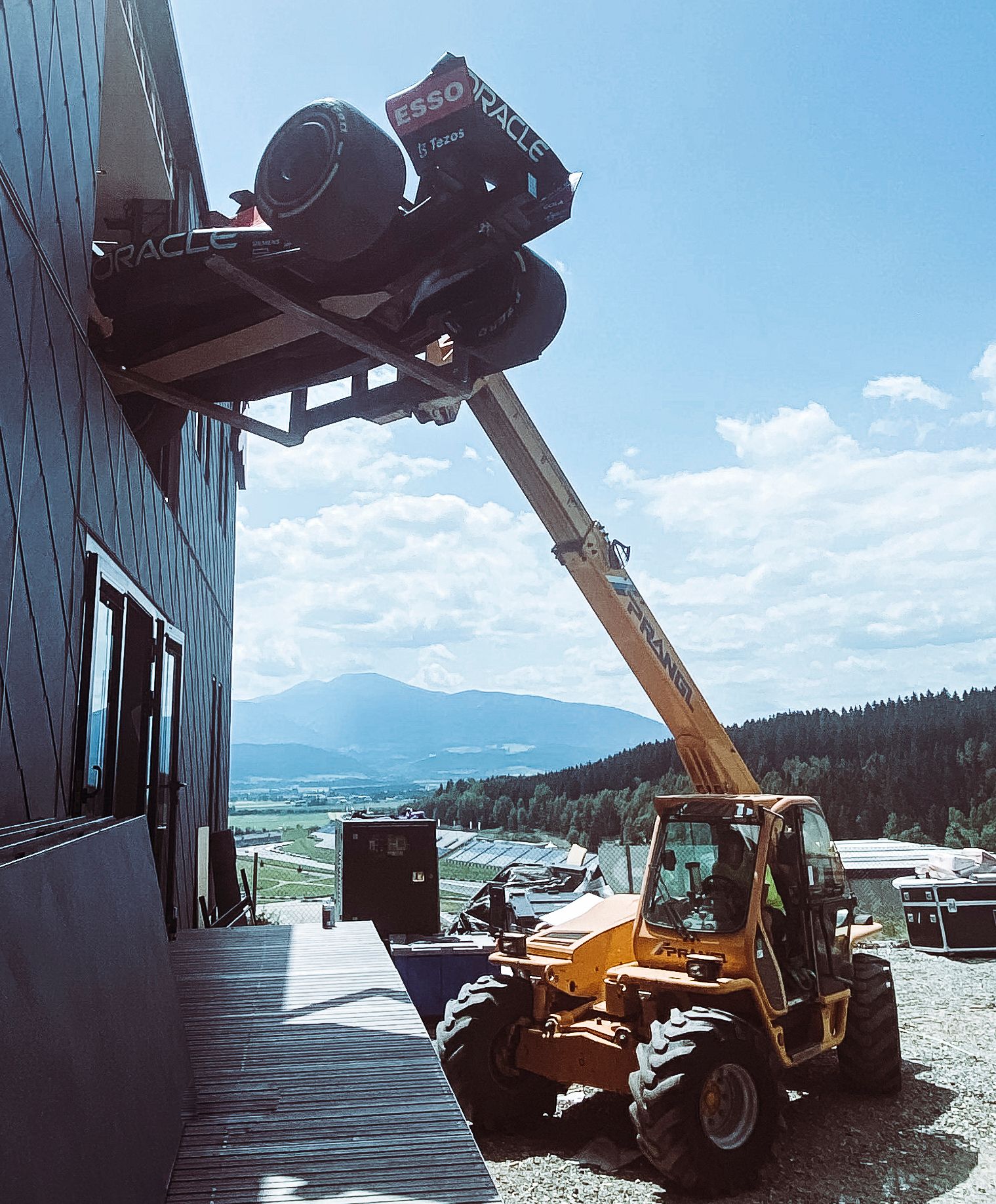 Aufbauarbeiten für das Servus-TV-Studio