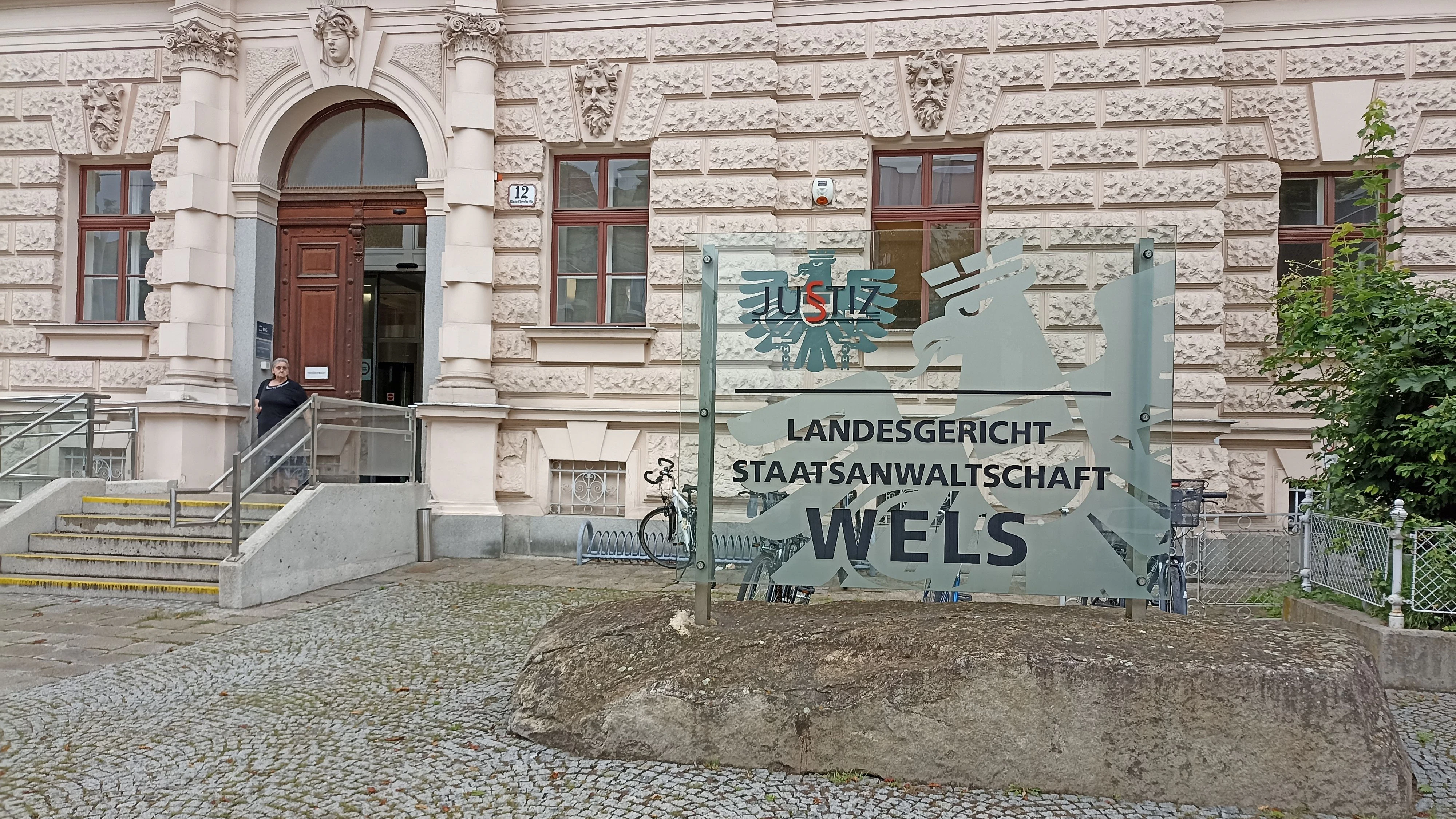 Der Mann stand in Wels vor Gericht.