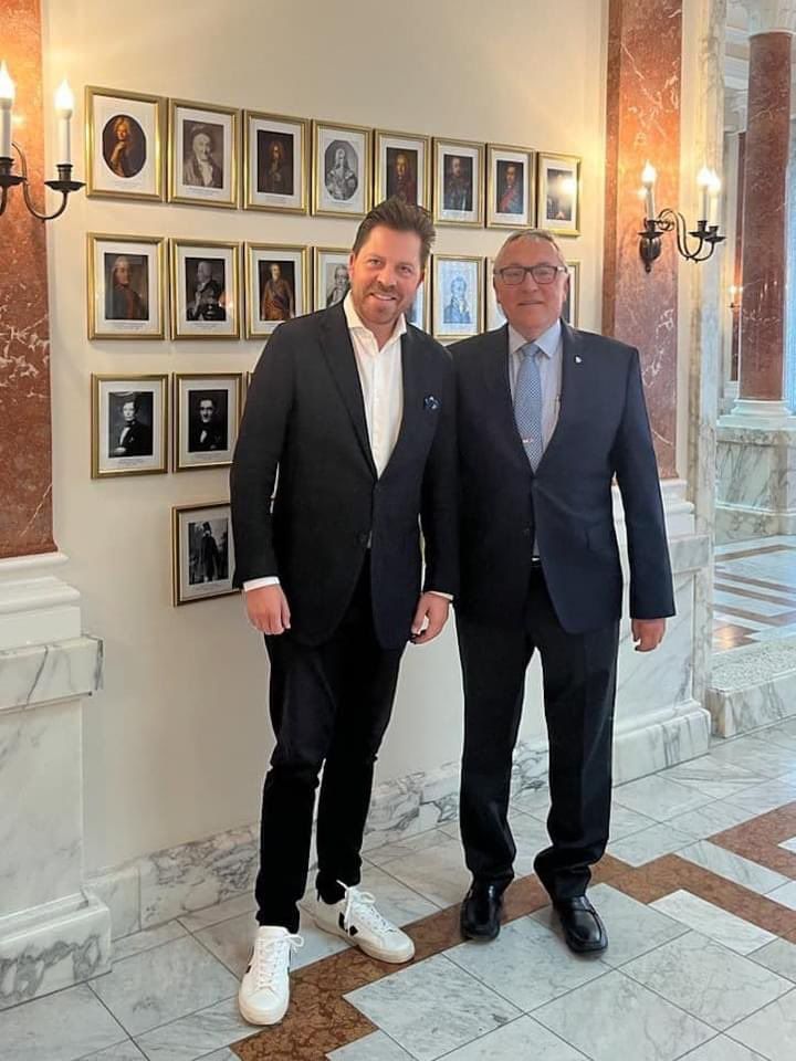 Daniel Serafin besuchte Dmitri Ljubinski in der russischen Botschaft in Wien 