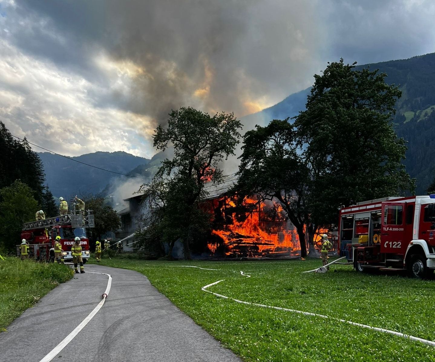 Durch den Brand kamen vier Schweine und zwei Hasen ums Leben. 