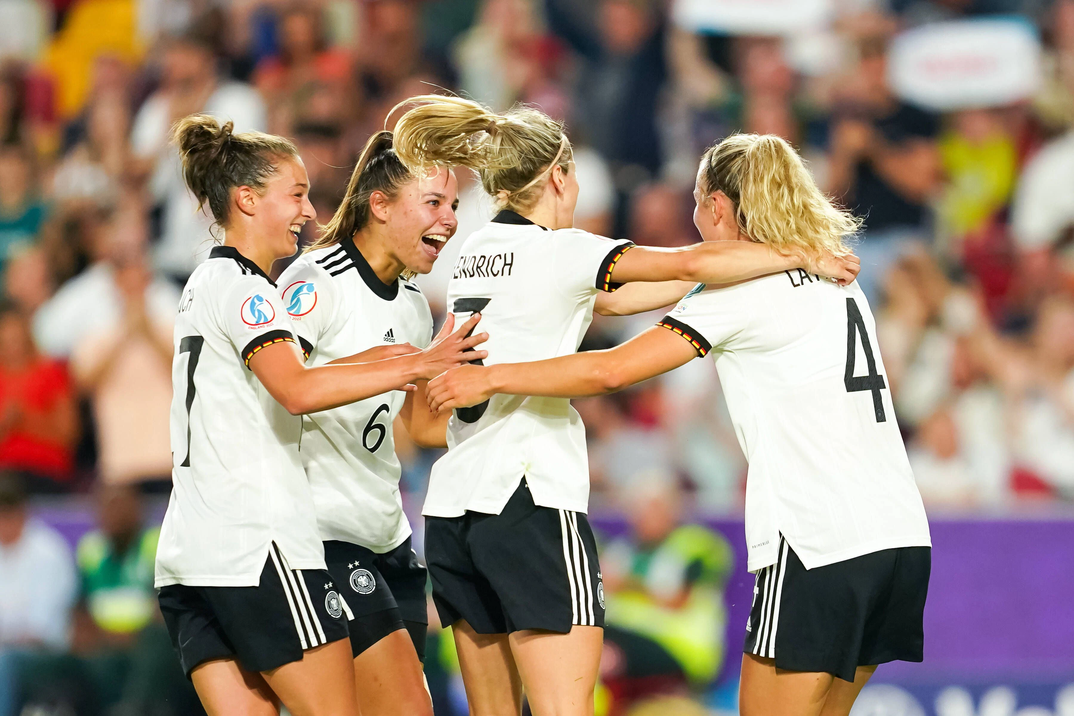 Deutschlands Team startete mit einer 4:0-Gala gegen Dänemark. 