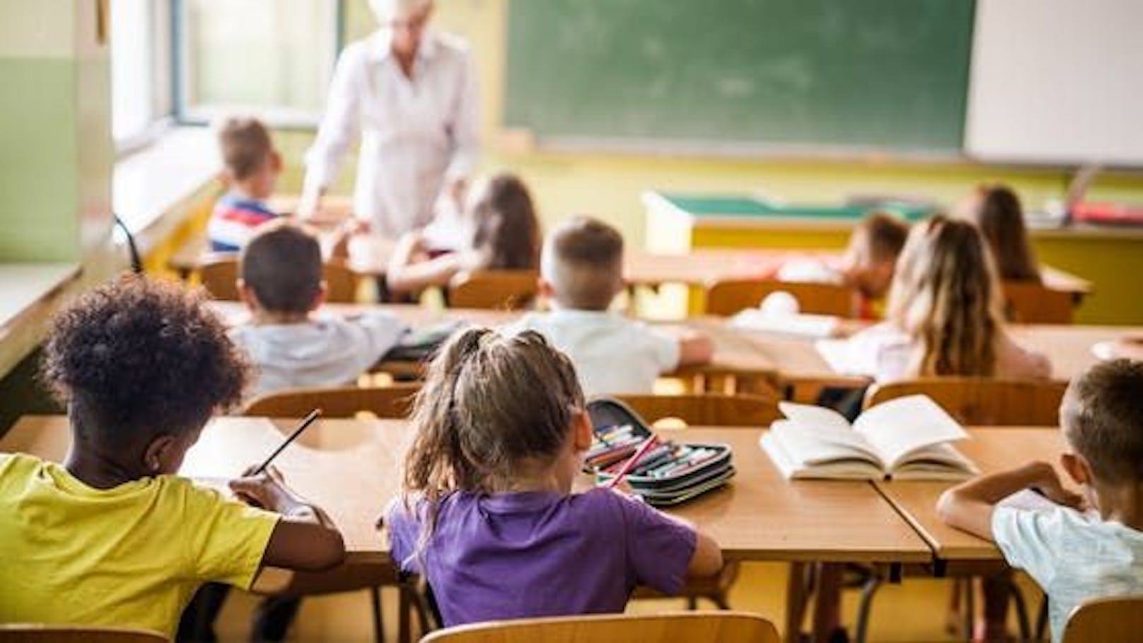 Regierung kürzt Schul-Bonus von bedürftigen Kindern