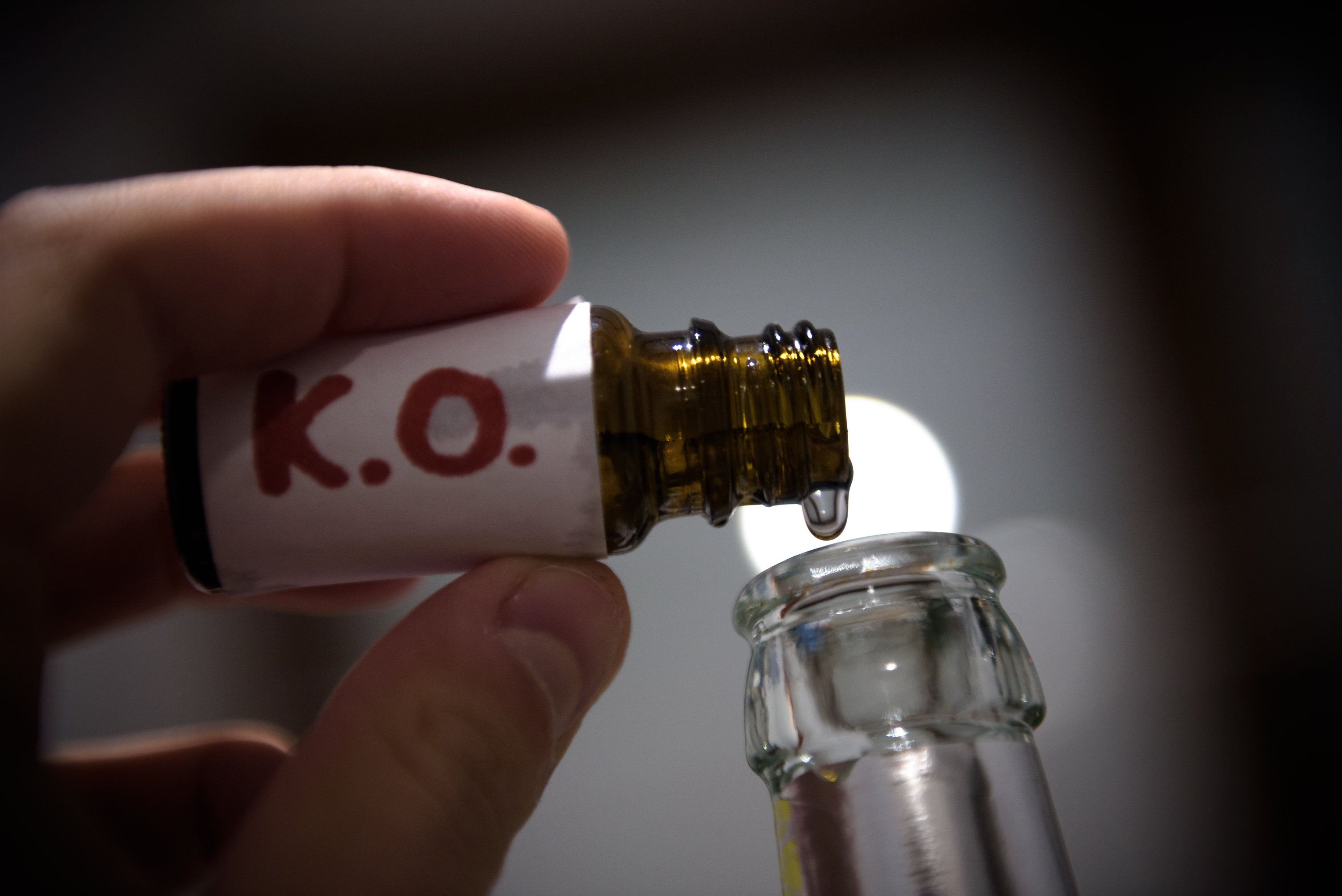 Der Kellner soll den Gästen die K.o.-Tropfen in die Getränke gemischt haben (Symbolbild).