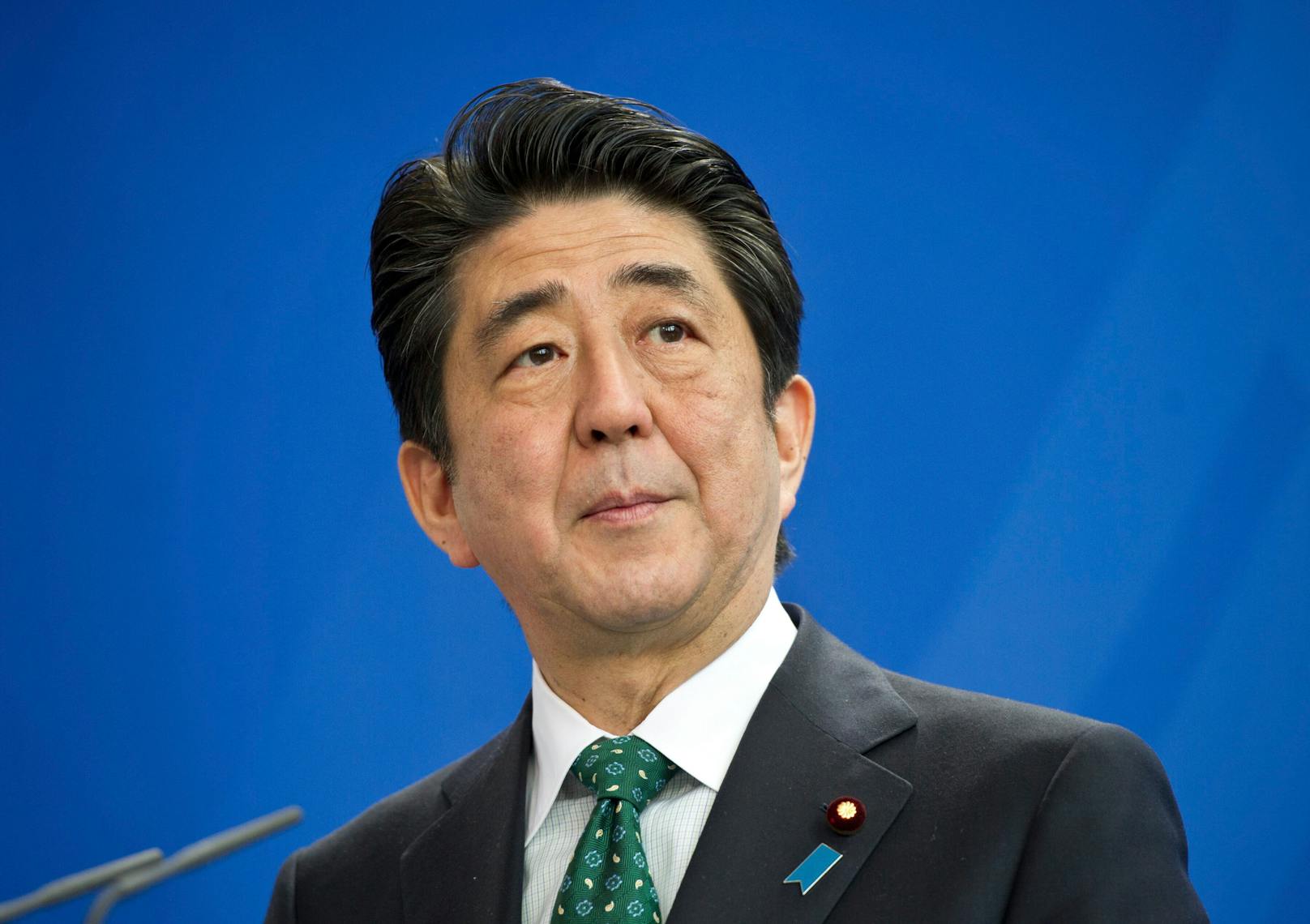 Der ehemalige japanische Regierungschef erlag am Freitag seinen schweren Verletzungen.