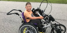 Bub (9) braucht Rollstuhl-Rad, Mutter fehlen 7.000 Euro