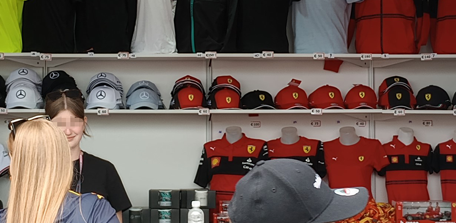 "Heute" beim Fanshop in Spielberg