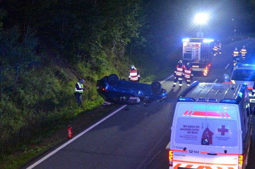 Der Lenker wurde per Heli ins Spital geflogen.