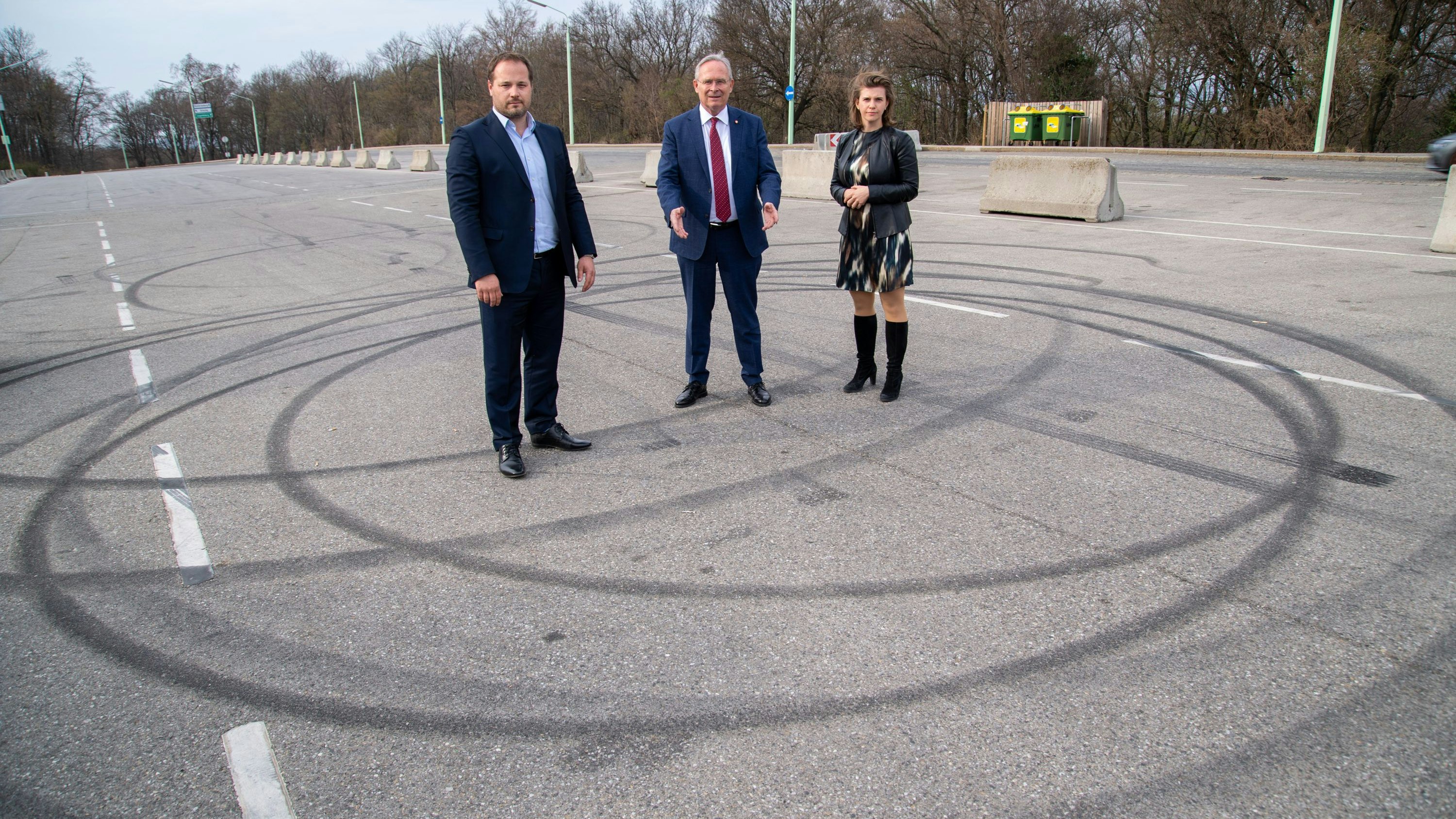 Bezirksvorsteher von Wien-Döbling, Daniel Resch, VP-Landesparteiobmann Karl Mahrer, Verkehrssprecherin Elisabeth Olischar 