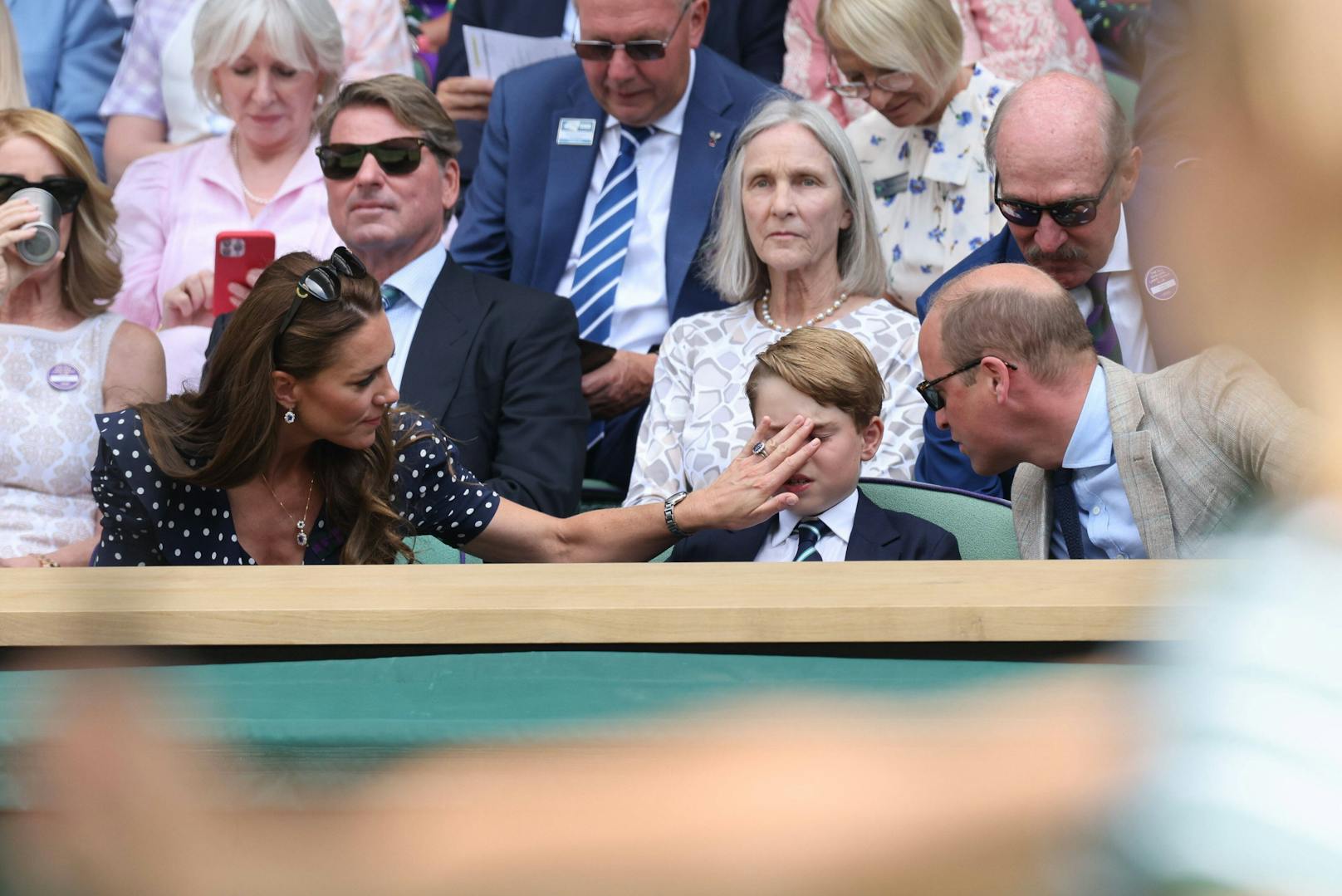 Die Königsfamilie beim Finale von Wimbledon. Herzogin Kate und Prinz William – dazwischen der gemeinsame Sohn, Prinz George.