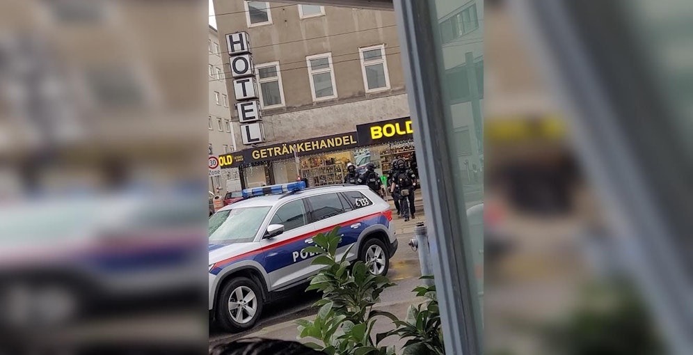 WEGA-Einsatz auf der Laxenburger Straße in Wien-Favoriten