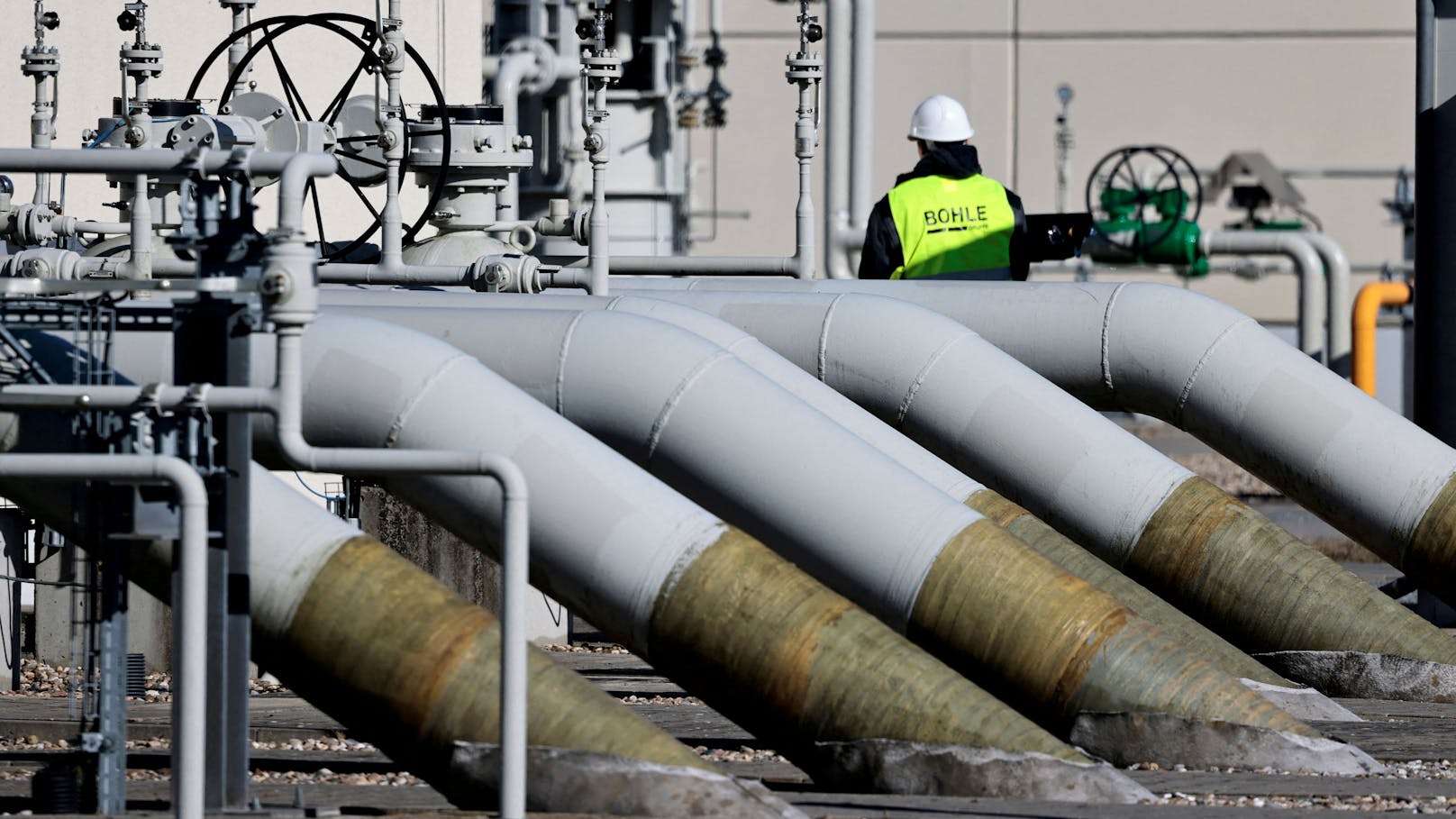 Rohrleitungen der Pipeline "Nord Stream 1" an der Station Lubmin, Deutschland.