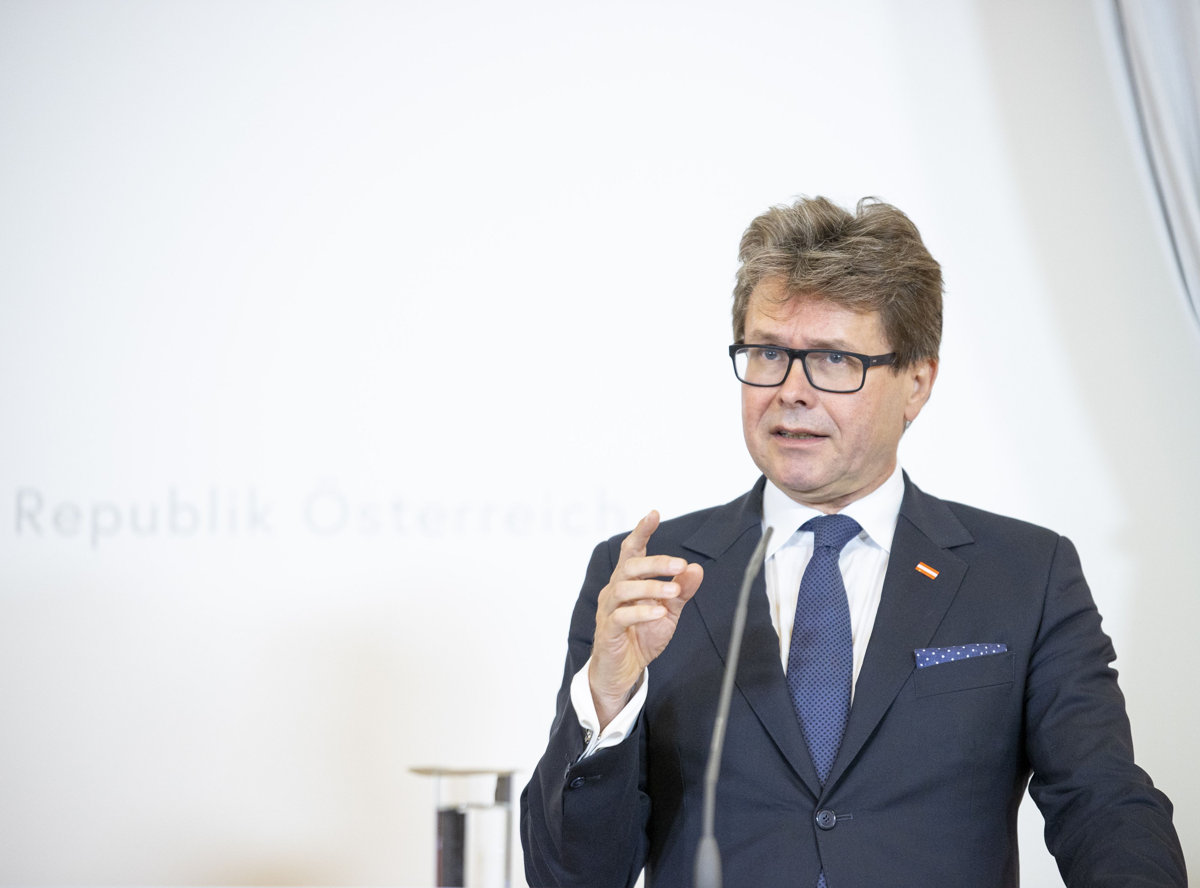 Download von www.picturedesk.com am 10.07.2022 (08:55).  ABD0023_20220629 - WIEN - ÖSTERREICH: Bildungsminister Martin Polaschek am Mittwoch, 29. Juni 2022, während des Pressefoyers nach einer Sitzung des Ministerrates im Bundeskanzleramt in Wien. - FOTO: APA/TOBIAS STEINMAURER - 20220629_PD1358 - Rechteinfo: Rights Managed (RM)