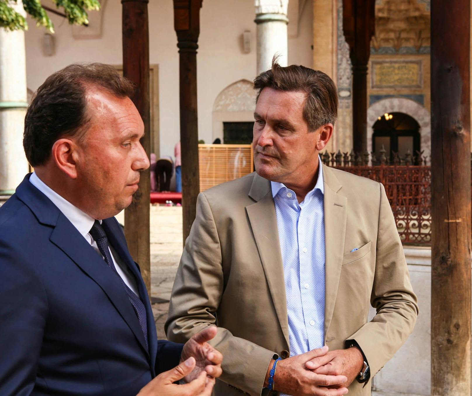 Durch die Altstadt Sarajevos spazierte Vizebürgermeister Haris Basic mit Finanzstadtrat Peter Hanke (SPÖ).
