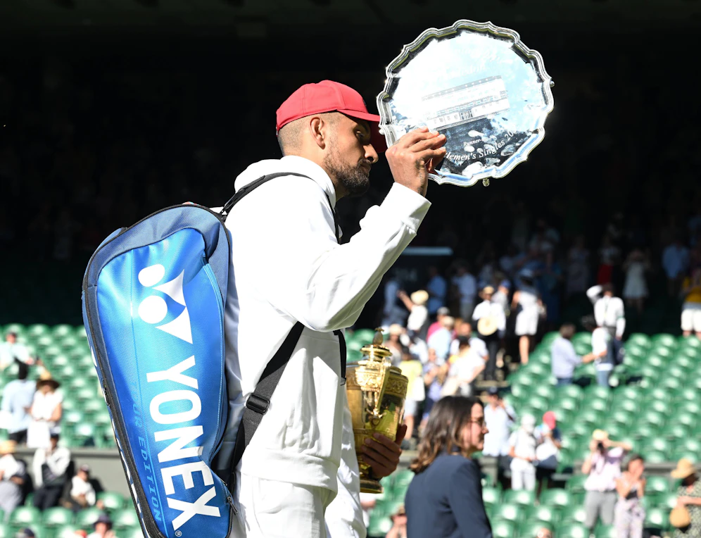 Nick Kyrgios mit dem Teller für den zweiten Platz.