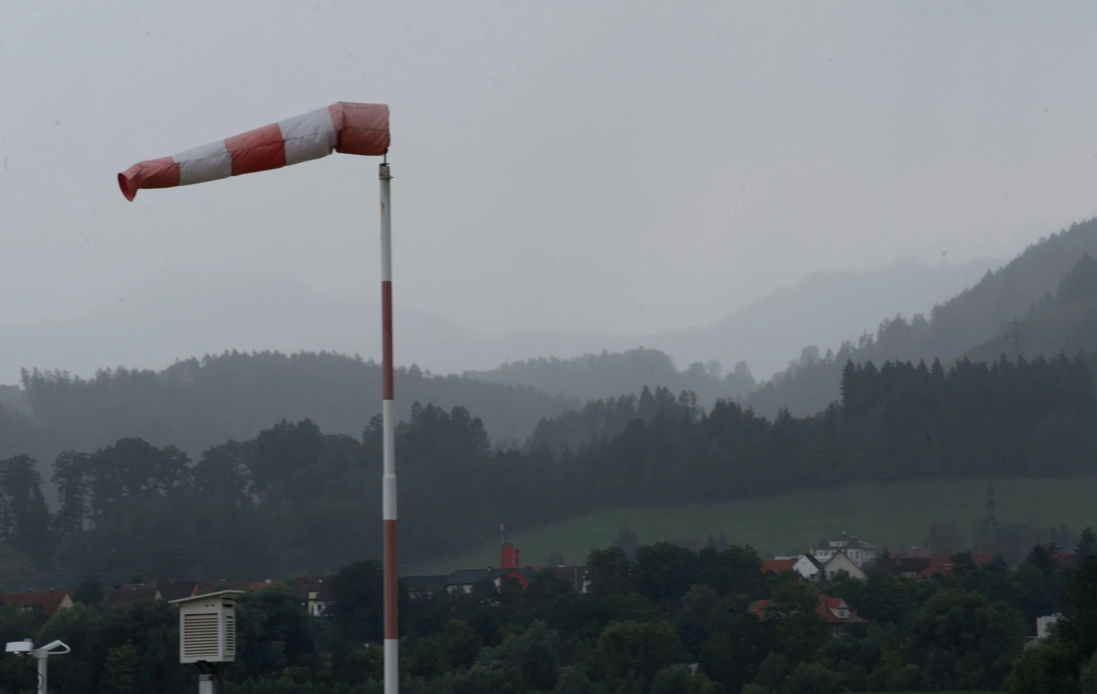Eine Windhose. Sie zeigt nicht nur die Richtung, sondern auch die Stärke der Böen. Symbolbild