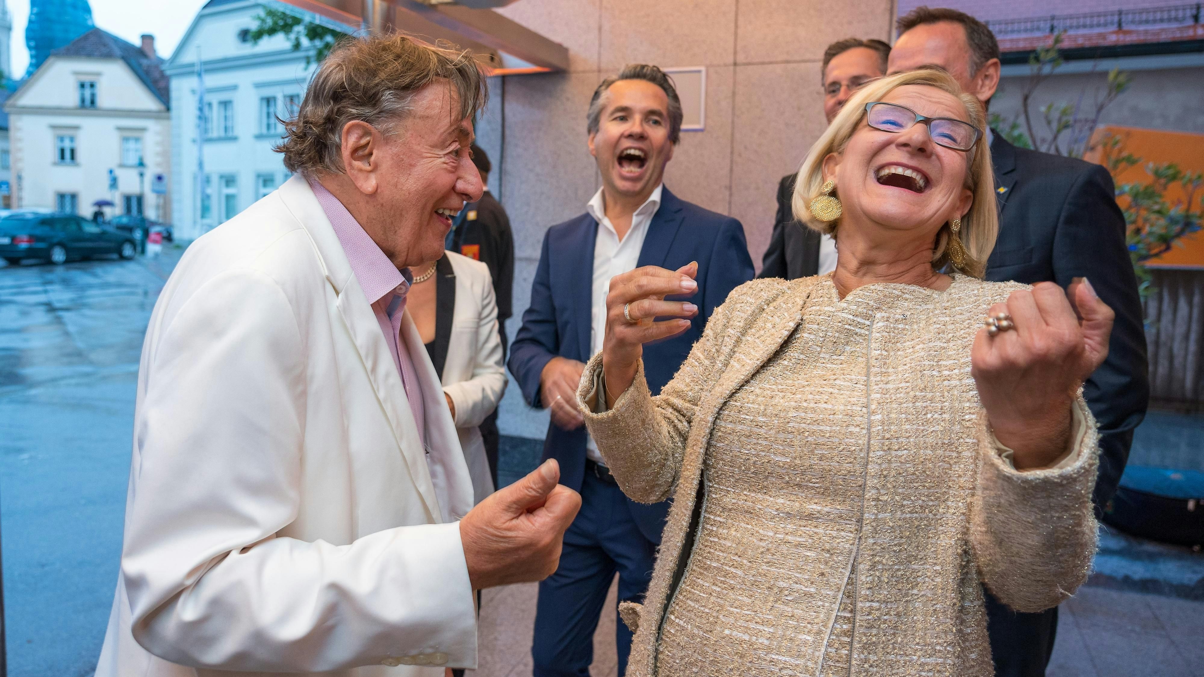 Besonders amüsierten sich Richard Lugner und Landeshauptfrau Johanna Mikl-Leitner.