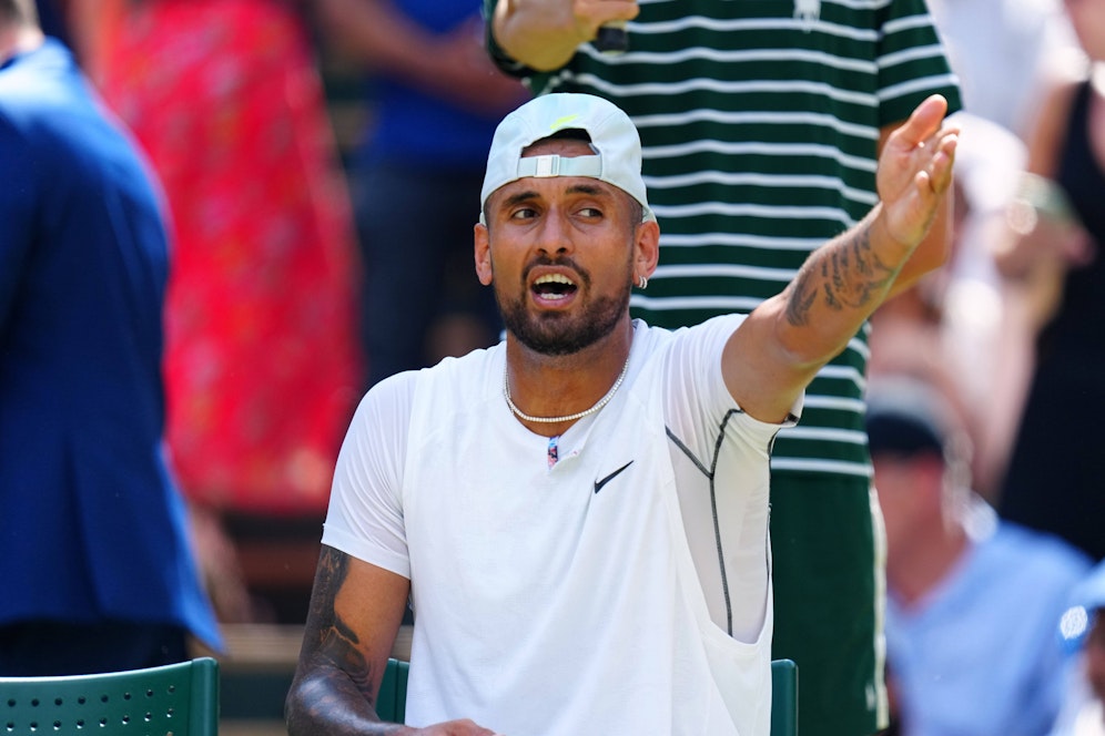 Nick Kyrgios schimpft über einen Fan.