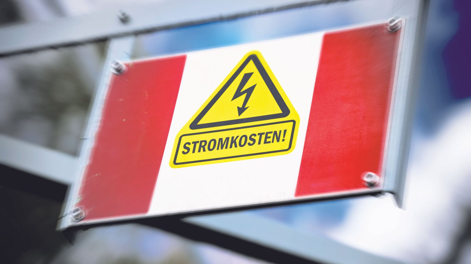 Viele Österreicher leiden unter den hohen Stromkosten.