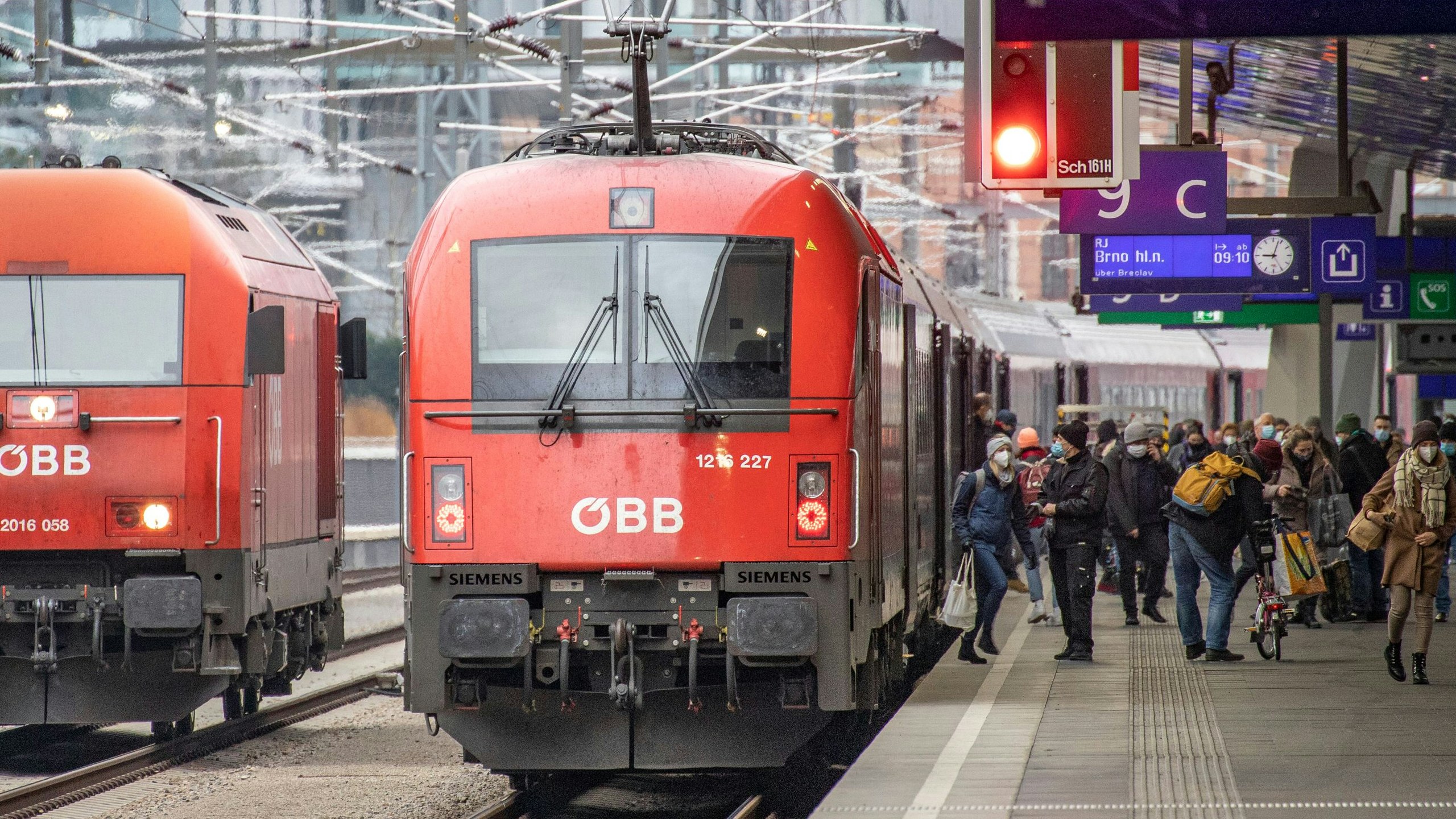 "Railjet"-Zuggarnitur der ÖBB am Wiener Hauptbahnhof.