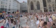 Hunderte tanzen für Frieden am Wiener Stephansplatz