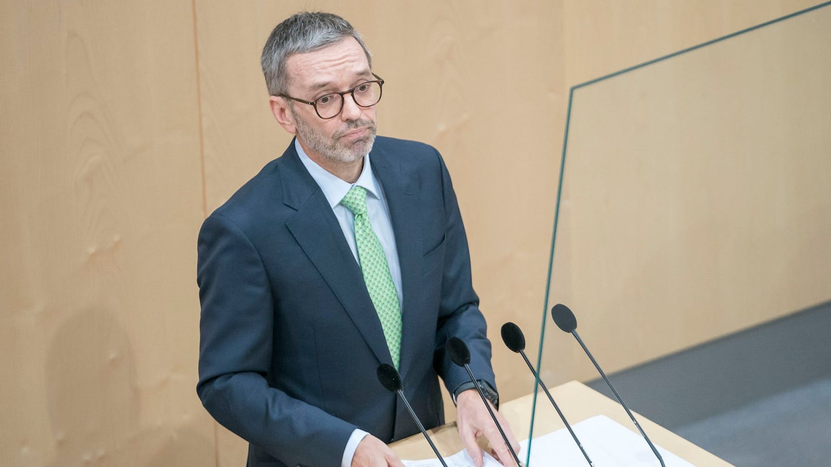 Nach kurzer Pause ist Herbert Kickl rechtzeitig zurück, um am Mittwoch den FPÖ-Kandidaten für die BP-Wahl bekannt zu geben.