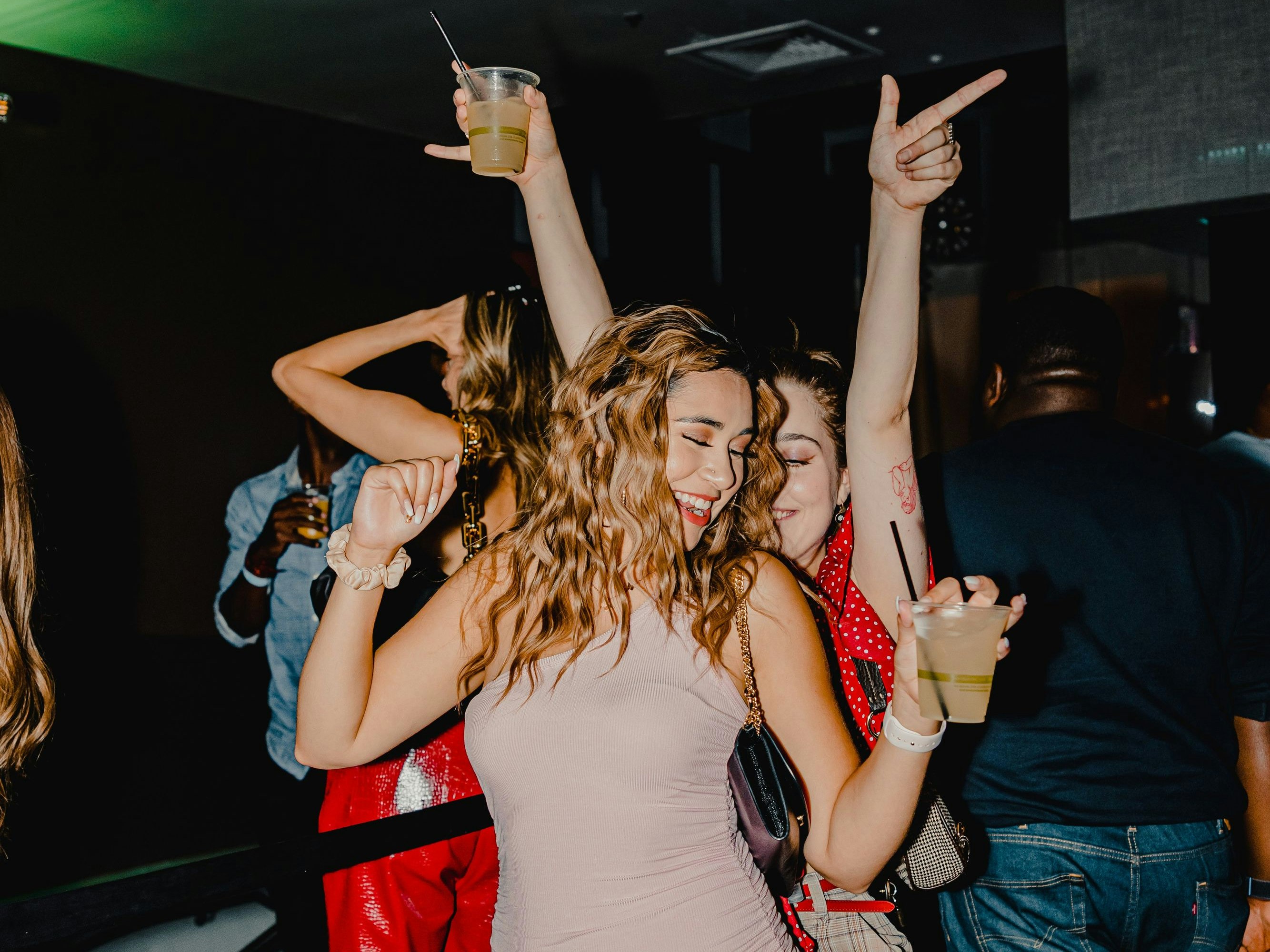 Party in der Nachbarwohnung? Airbnb setzt jetzt klare Grenzen und sagt erstmals Nein.