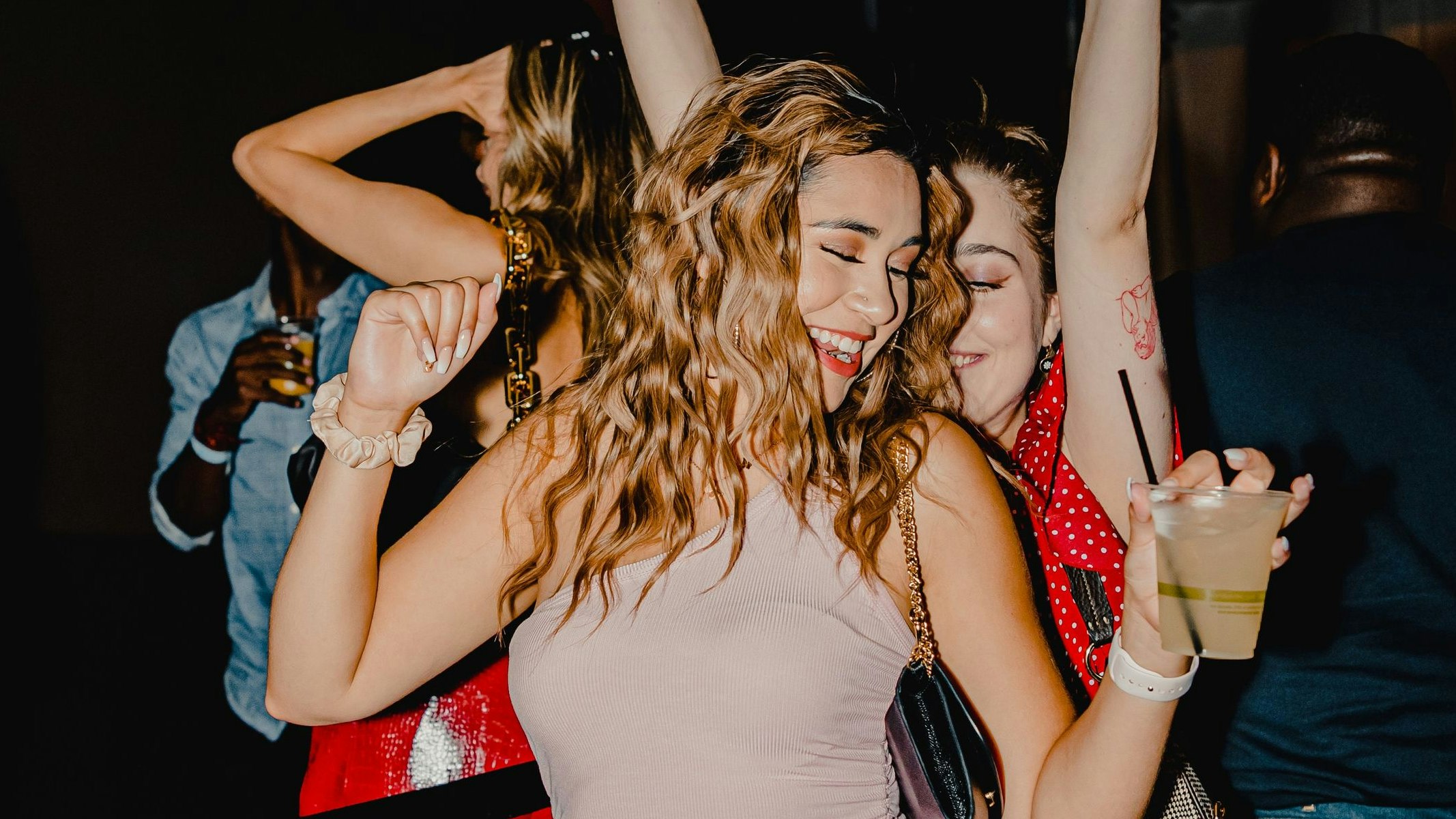 Party in der Nachbarwohnung? Airbnb setzt jetzt klare Grenzen und sagt erstmals Nein.