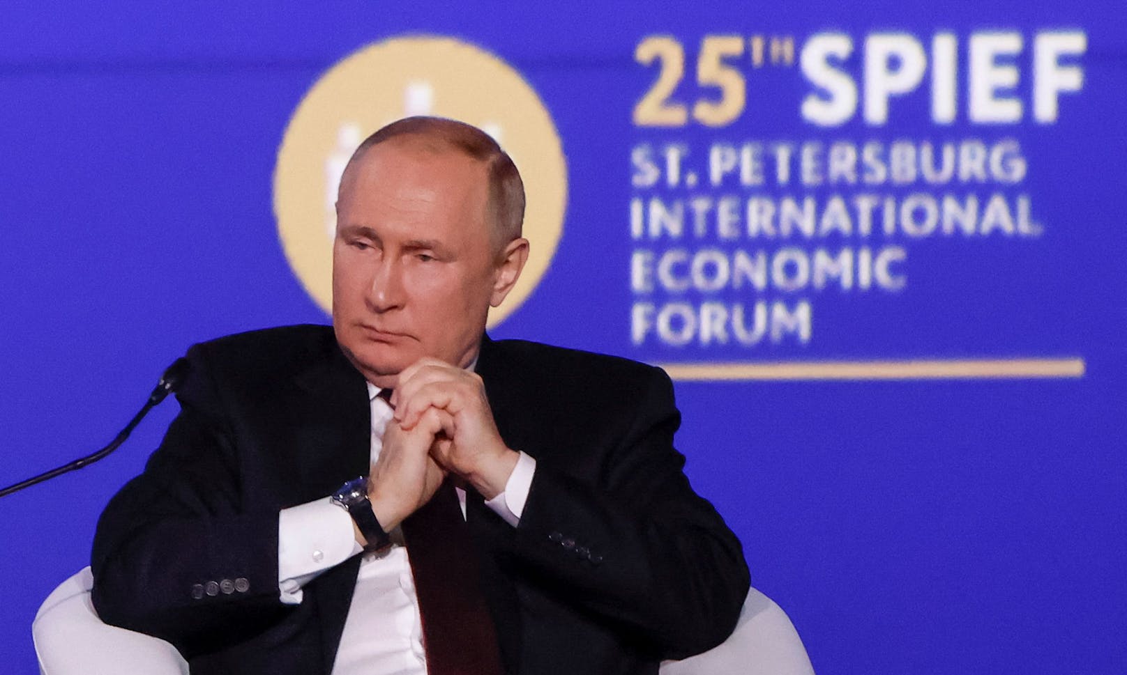 Wladimir Putin im Rahmen des Internationalen Wirtschaftsforums in St. Petersburg am 17. Juni 2022.