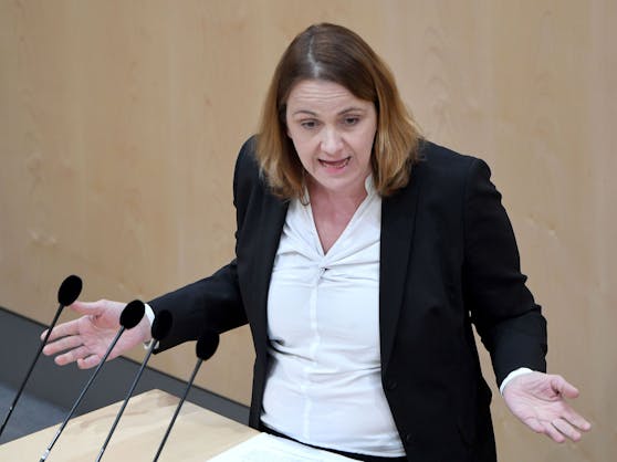 FPÖ-Sozialsprecherin Dagmar Belakowitsch ist sauer.