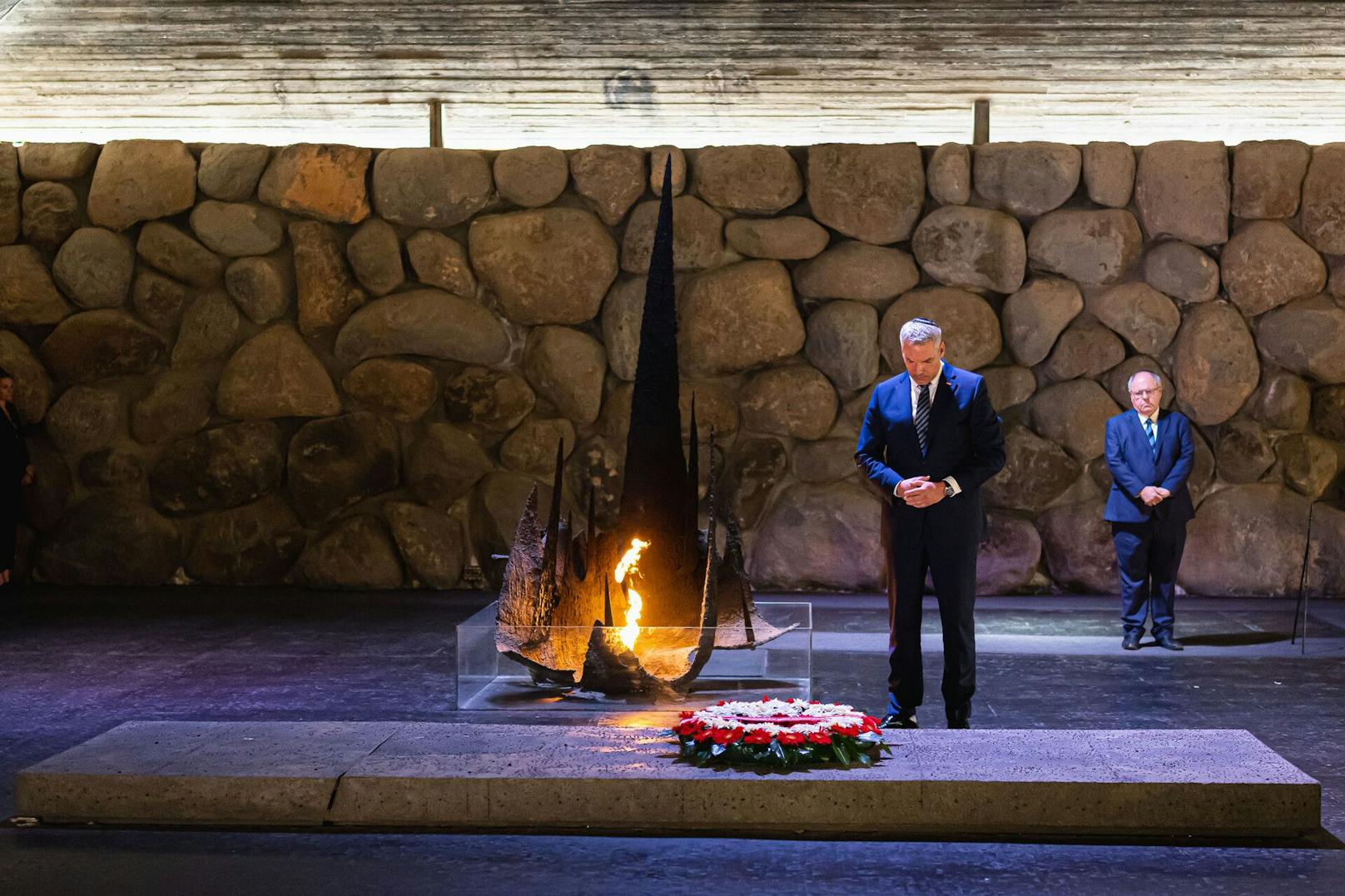 Bundeskanzler Karl Nehammer bei der Internationalen Holocaust Gedenkstätte Yad Vashem.