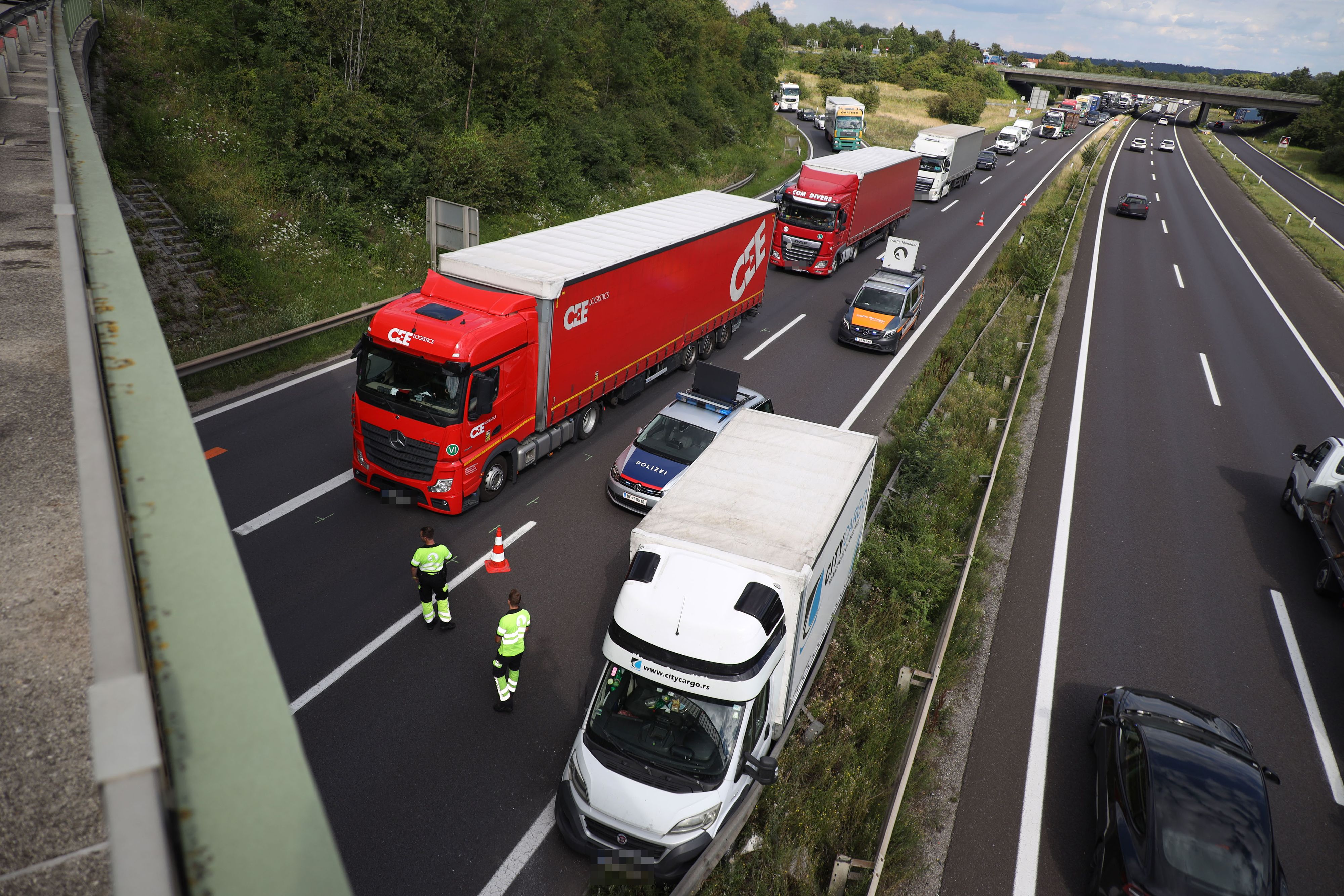 Nach einem Unfall auf der A25 gab es langen Stau im Abendverkehr.