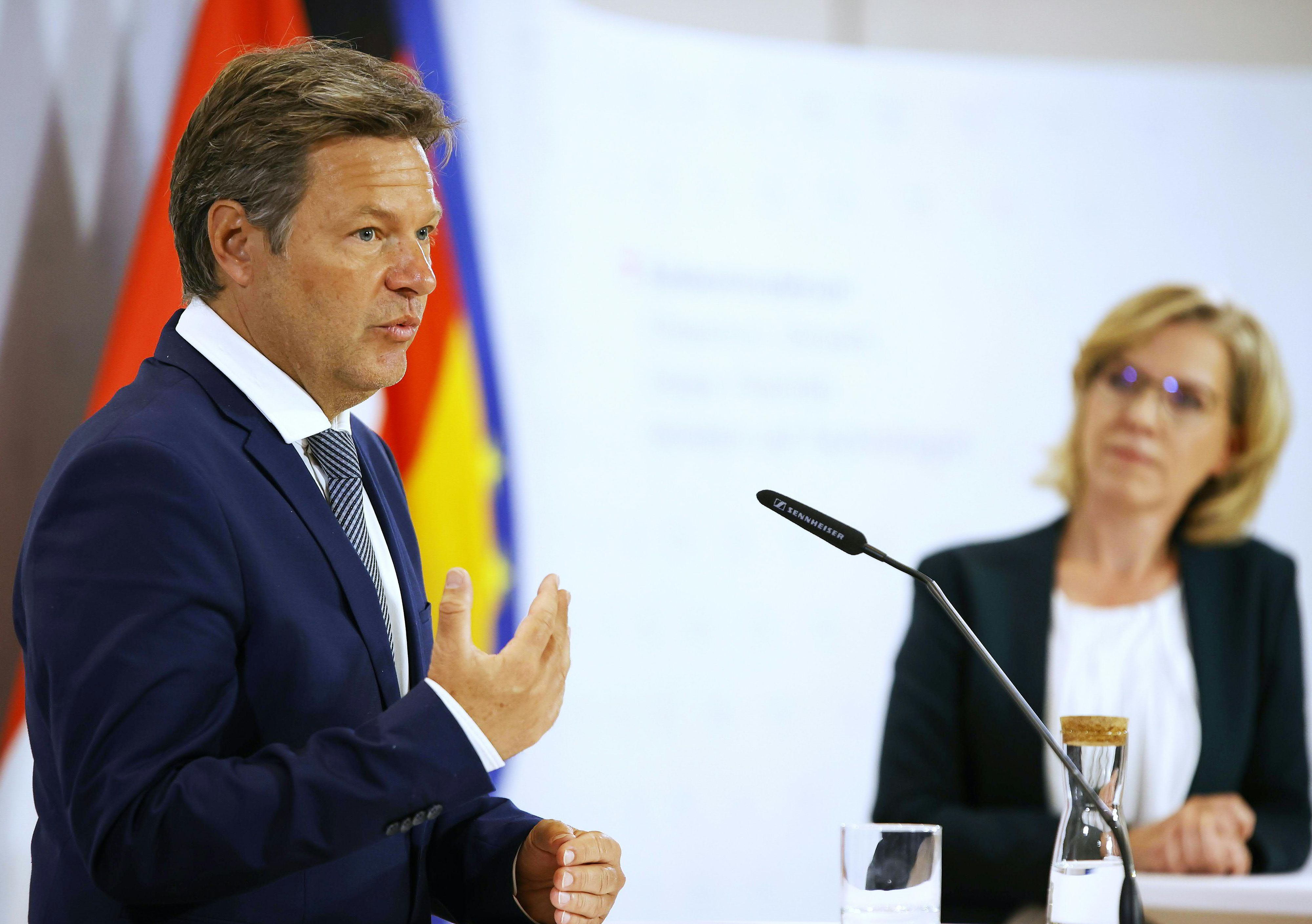 Am Dienstag präsentierten der deutsche Vizekanzler und Wirtschaftsminister Robert Habeck und die österreichische Energieministerin Leonore Gewessler ein bilaterales Solidaritätsabkommen. 