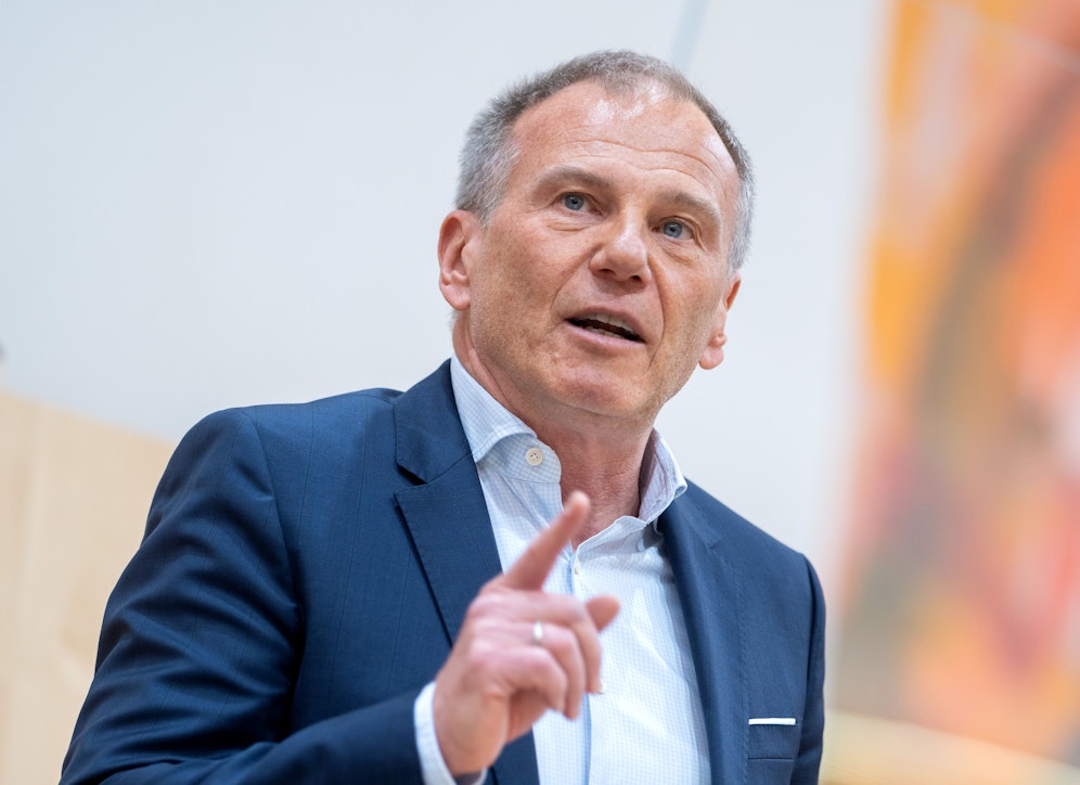 Erneute Absage für Armin Wolf: ÖVP-Generalin Laura Sachslehner ließ ihn sitzen.