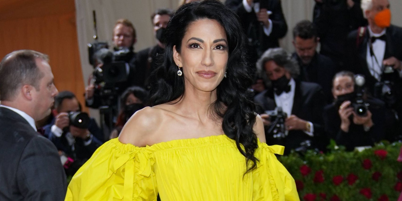 Huma Abedin ist die Neue von Bradley Cooper. Sie sieht Amal Clooney sehr ähnlich.