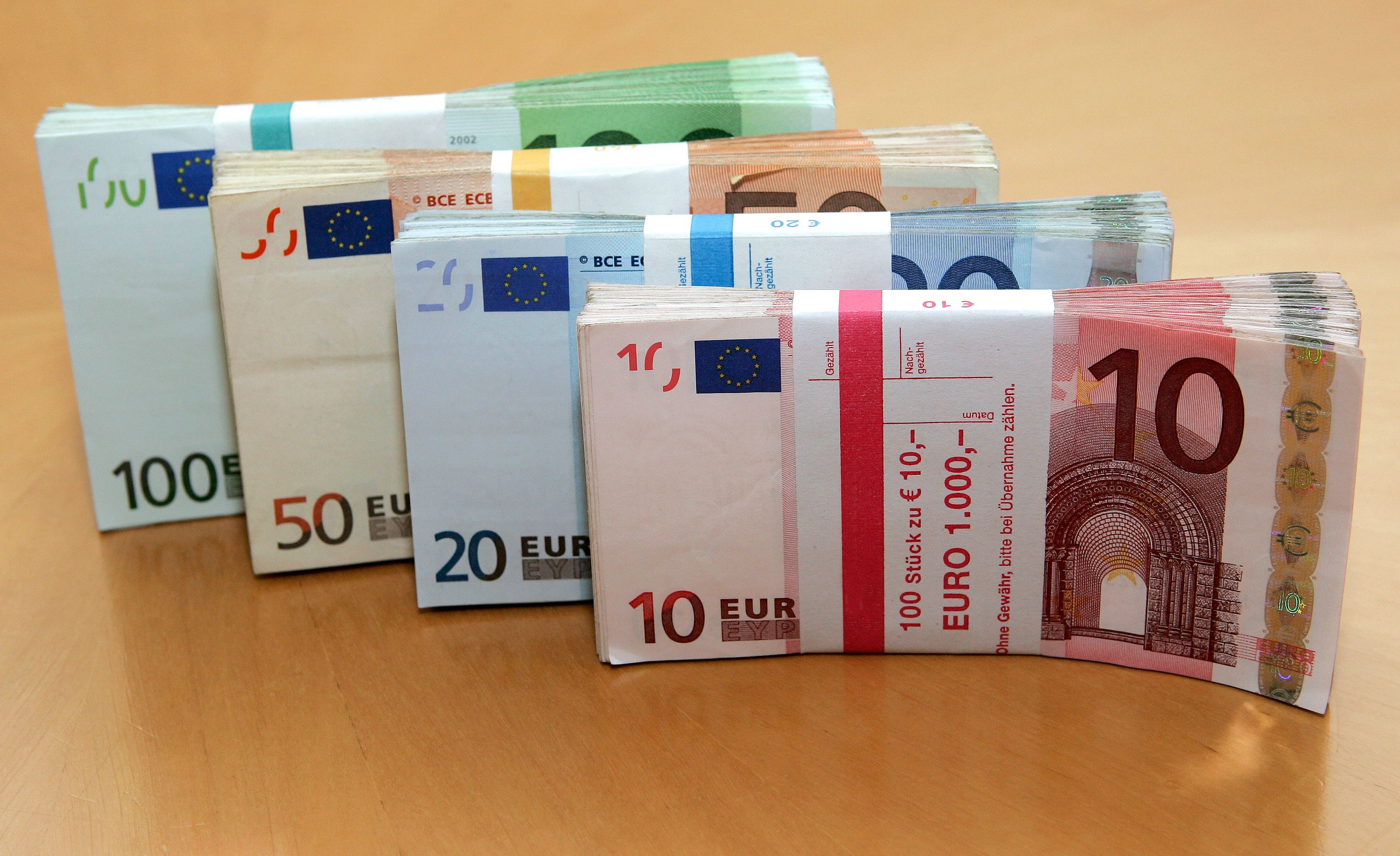 Geldregen zum 25. Geburtstag? Das löst einen Polit-Streit in Österreich aus.