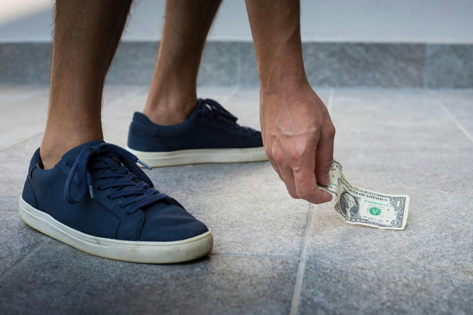 Das Geld liegt auf der Straße – aber sollte man es immer aufheben?