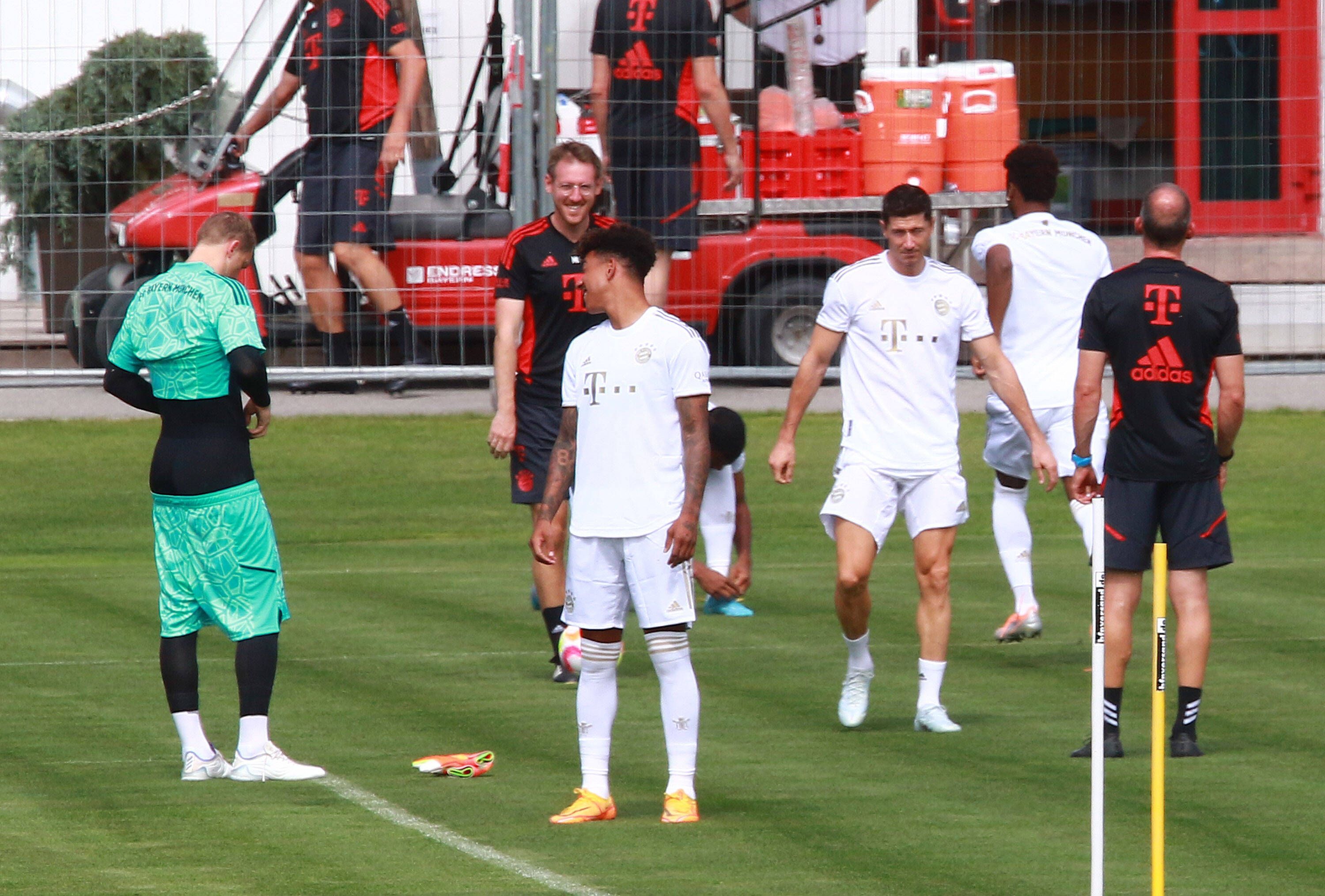Hier trainiert Robert Lewandowski wieder mit den Bayern.