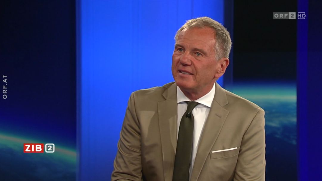 Virologe Florian Krammer zu Gast in der ZIB2 mit Armin Wolf am 13. Juli 2022.