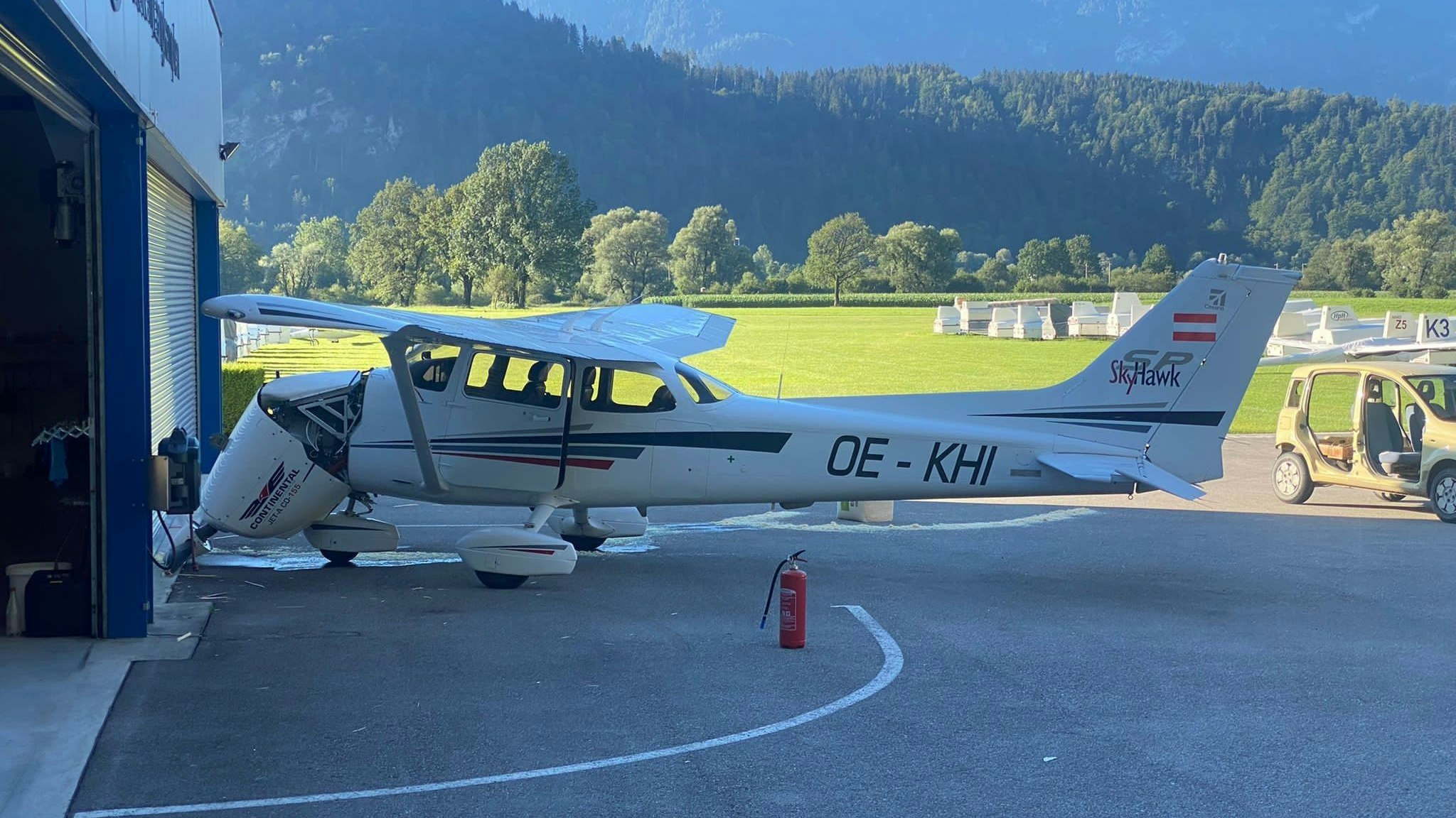 Zwei Kleinflugzeuge wurden bei dem mysteriösen Einbruch schwer beschädigt.