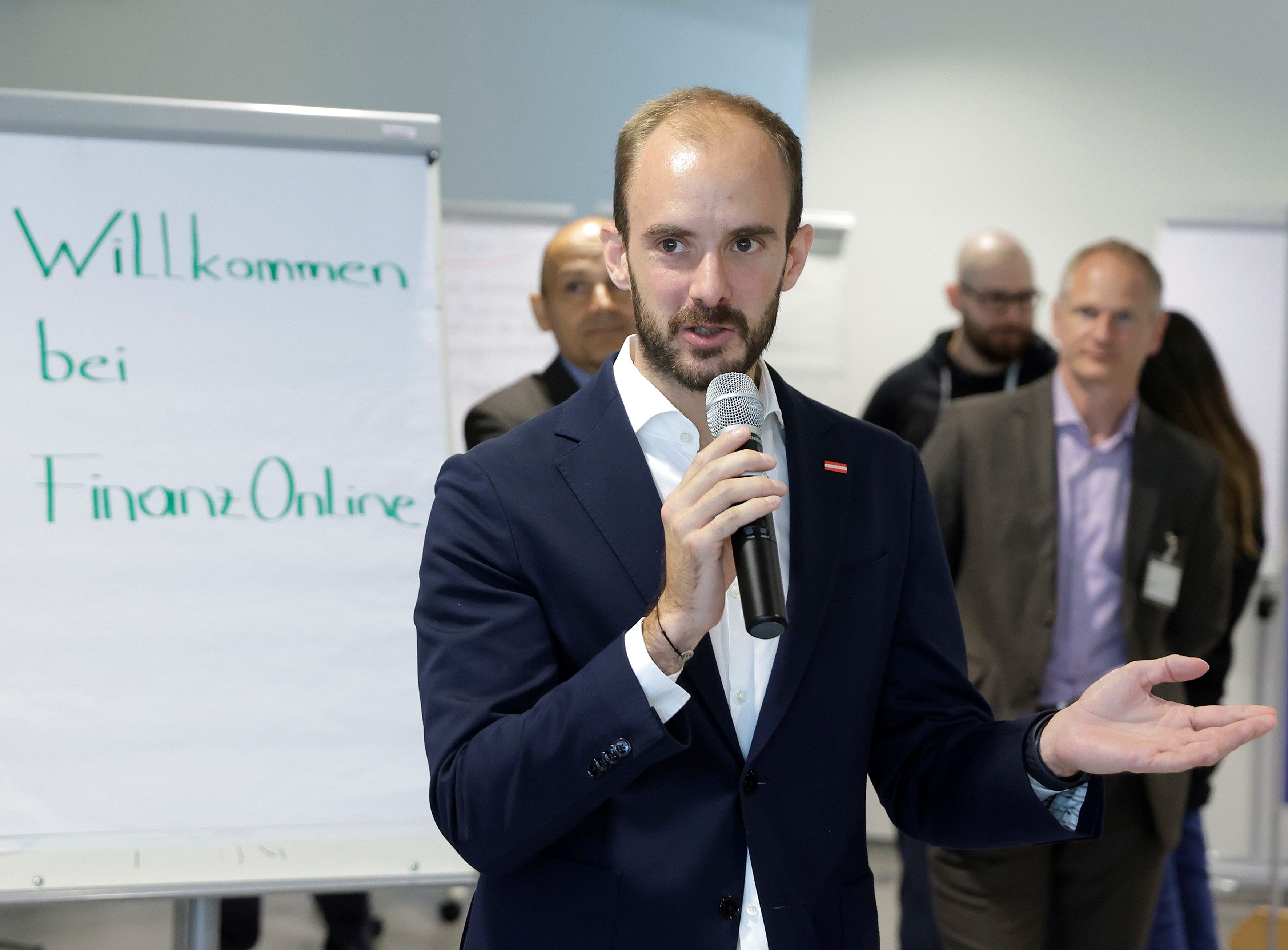 Staatssekretär Florian Tursky bei der Präsentation zur Erweiterung der digitalen Angebote.