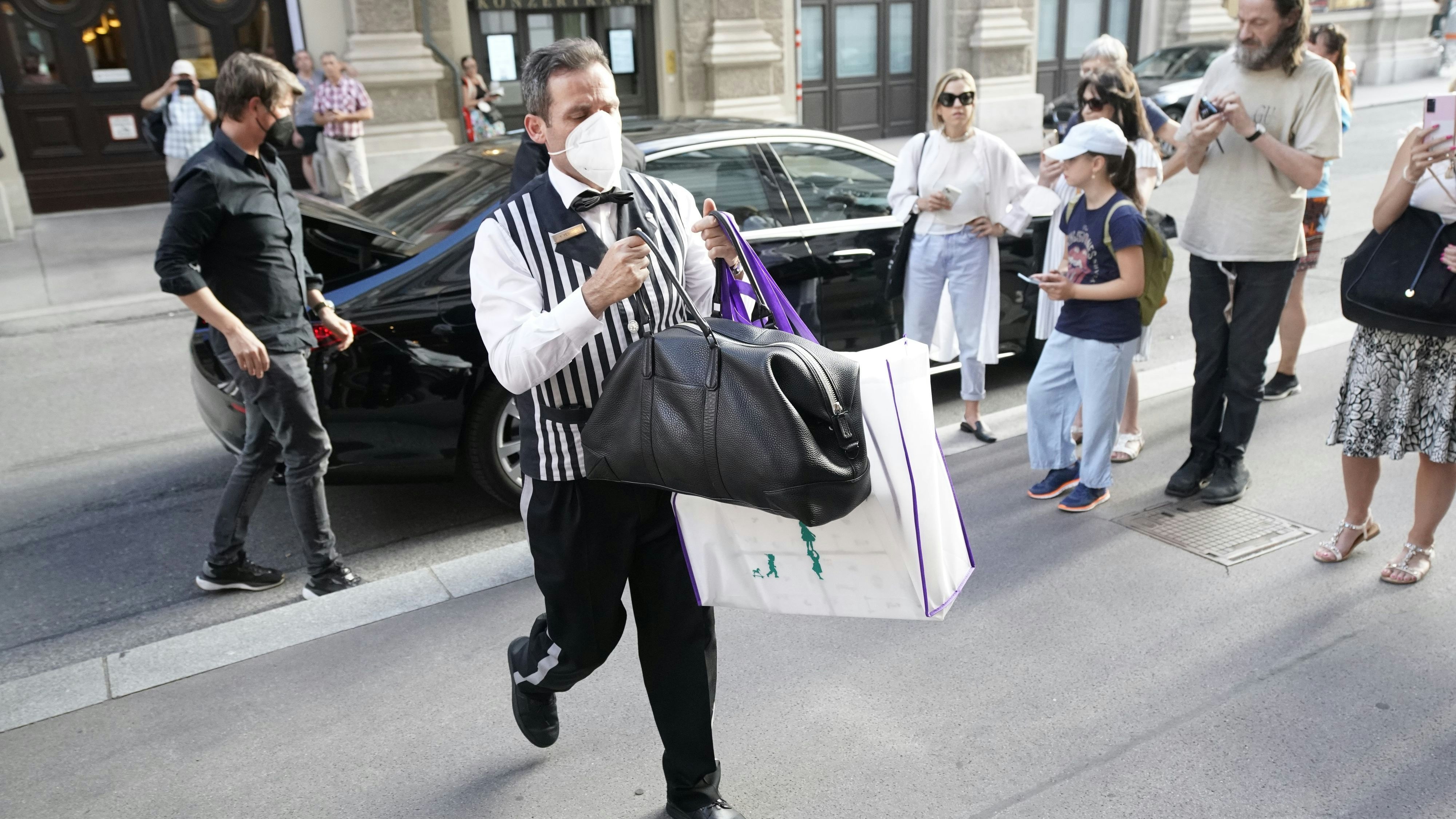 "Paint It Black": das kleine Star-Gepäck mit einer schwarzen Tasche.