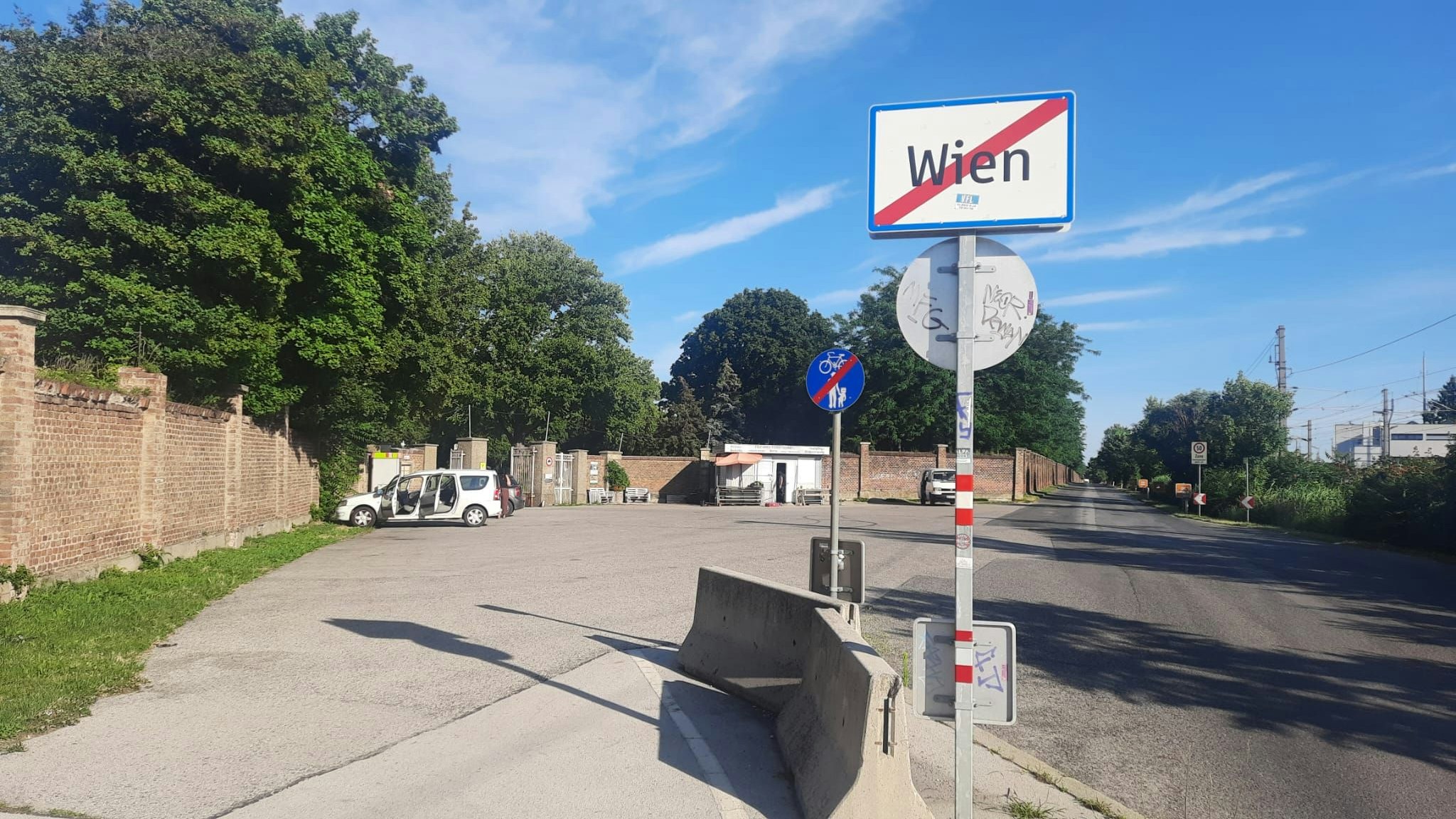 Mann parkt außerhalb Wiens, kassiert 170 Euro Strafe